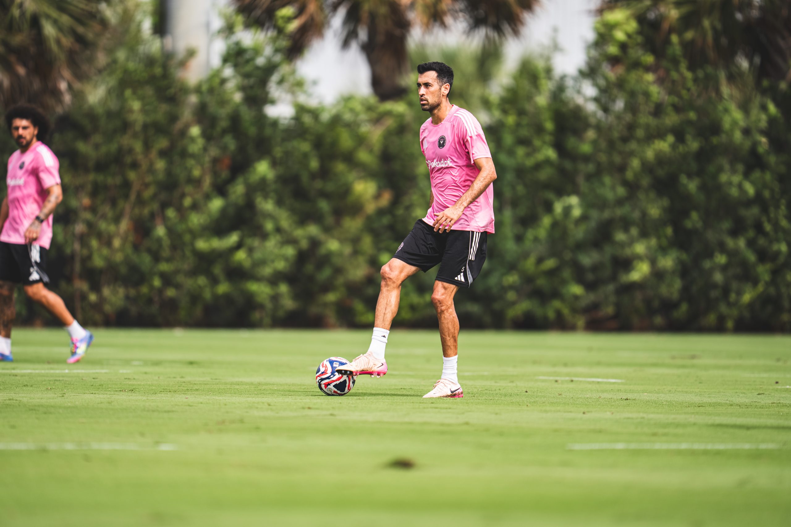 Marque en: Mascherano y Busquets miran los comienzos de la Copa Mundial de Clubes de la FIFA