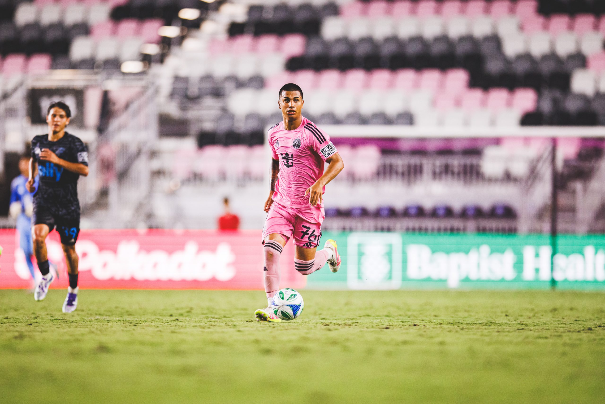 El Inter Miami CF firma el trasero izquierdo César Abadia-Reda en el acuerdo a corto plazo del Inter Miami CF II