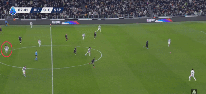 Weston McKennie contra Nápoles