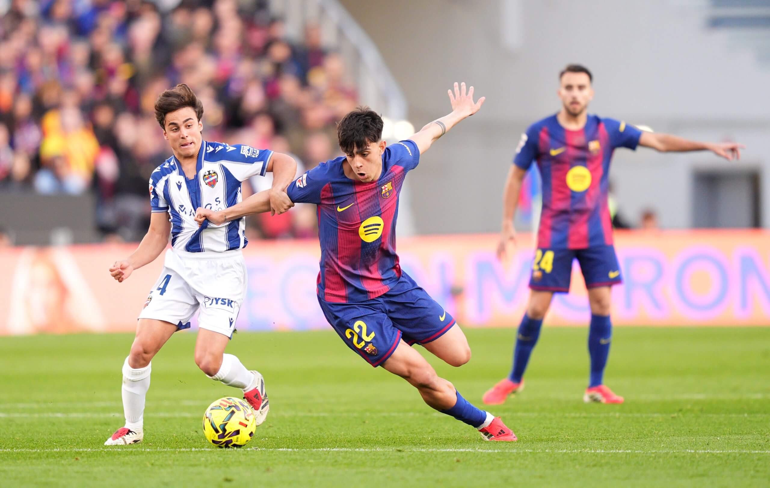 Marc Bernal con el Barcelona el domingo ante el Levante