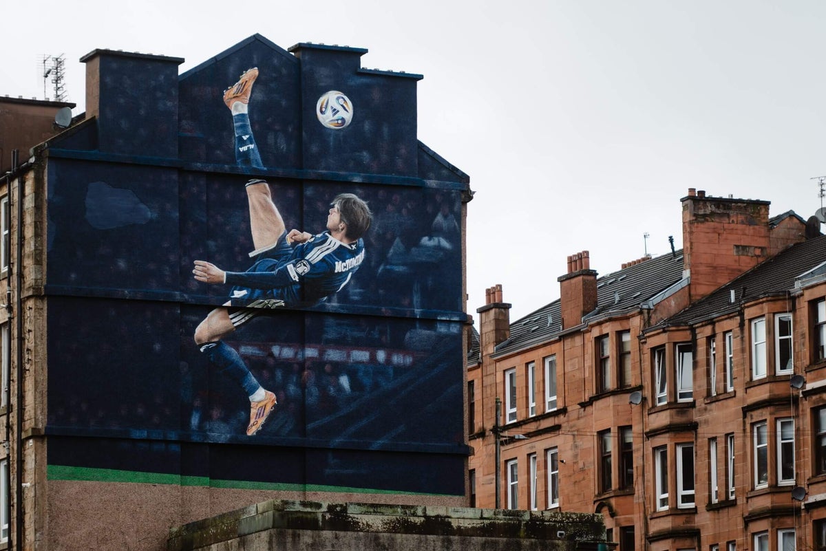 El gol de Scott McTominay que ayudó a Escocia a asegurar la clasificación para la Copa del Mundo se conmemora con un mural de Nnamdi Onyeagwara y Jordan Campbell12