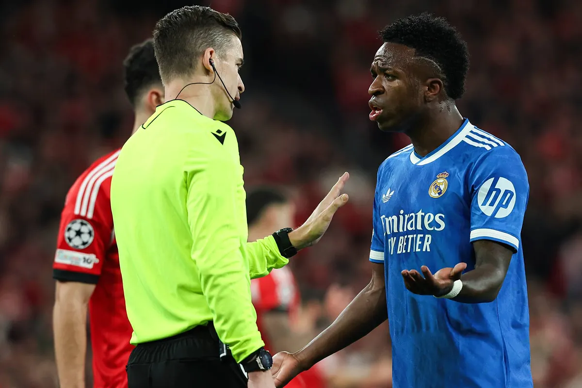 Gran polémica entre Benfica y Real Madrid por un supuesto insulto racista de Prestianni a Vinicius que detuvo el partido