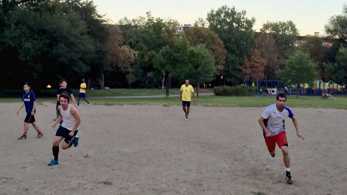 La afirmación de la FIFA de que "una Copa Mundial es para todos" no les sienta bien a los aficionados al fútbol inmigrantes como yo. Melanie Anzidei213