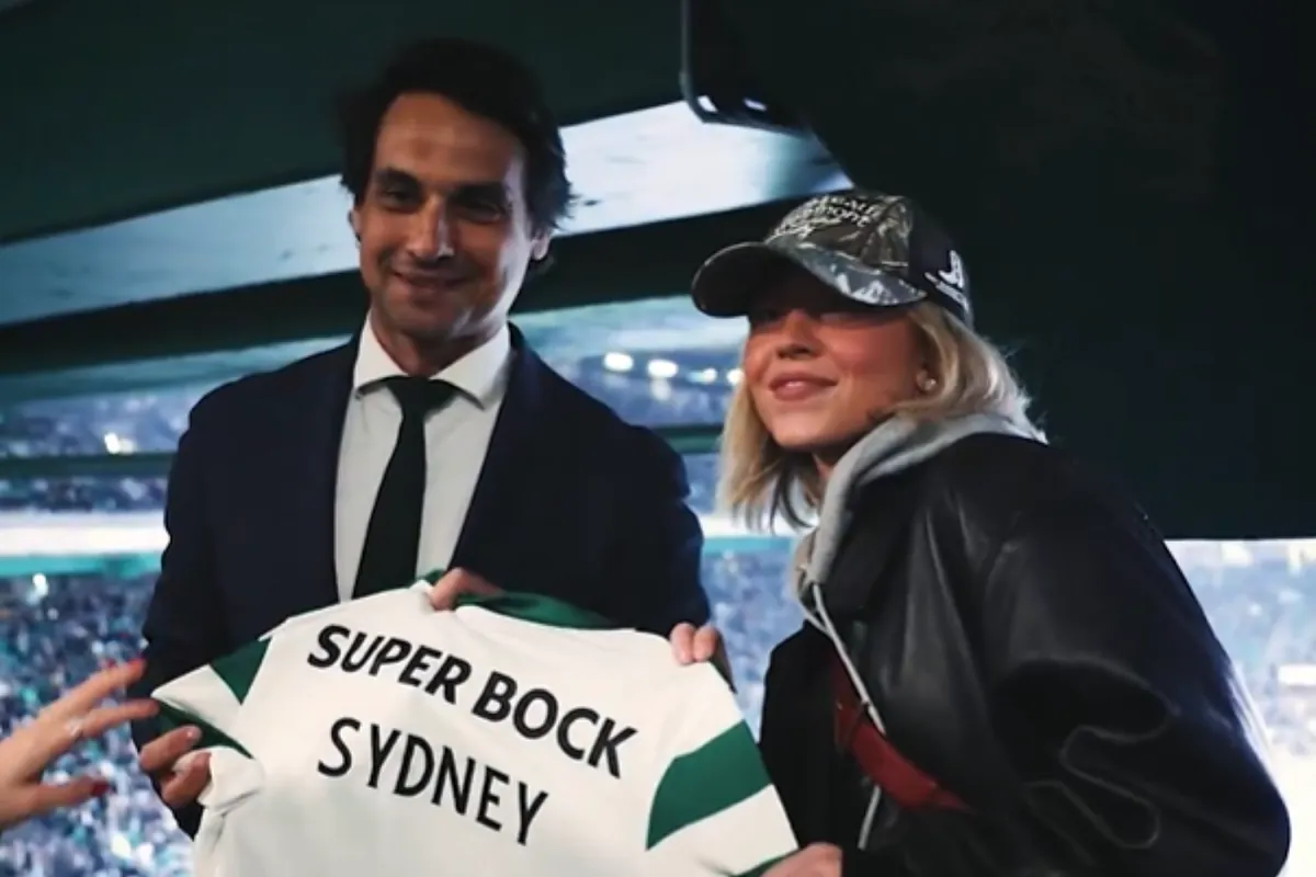 Sydney Sweeney felicita a la estrella del Manchester United, Bruno Fernandes, por su aparición sorpresa en un partido de fútbol