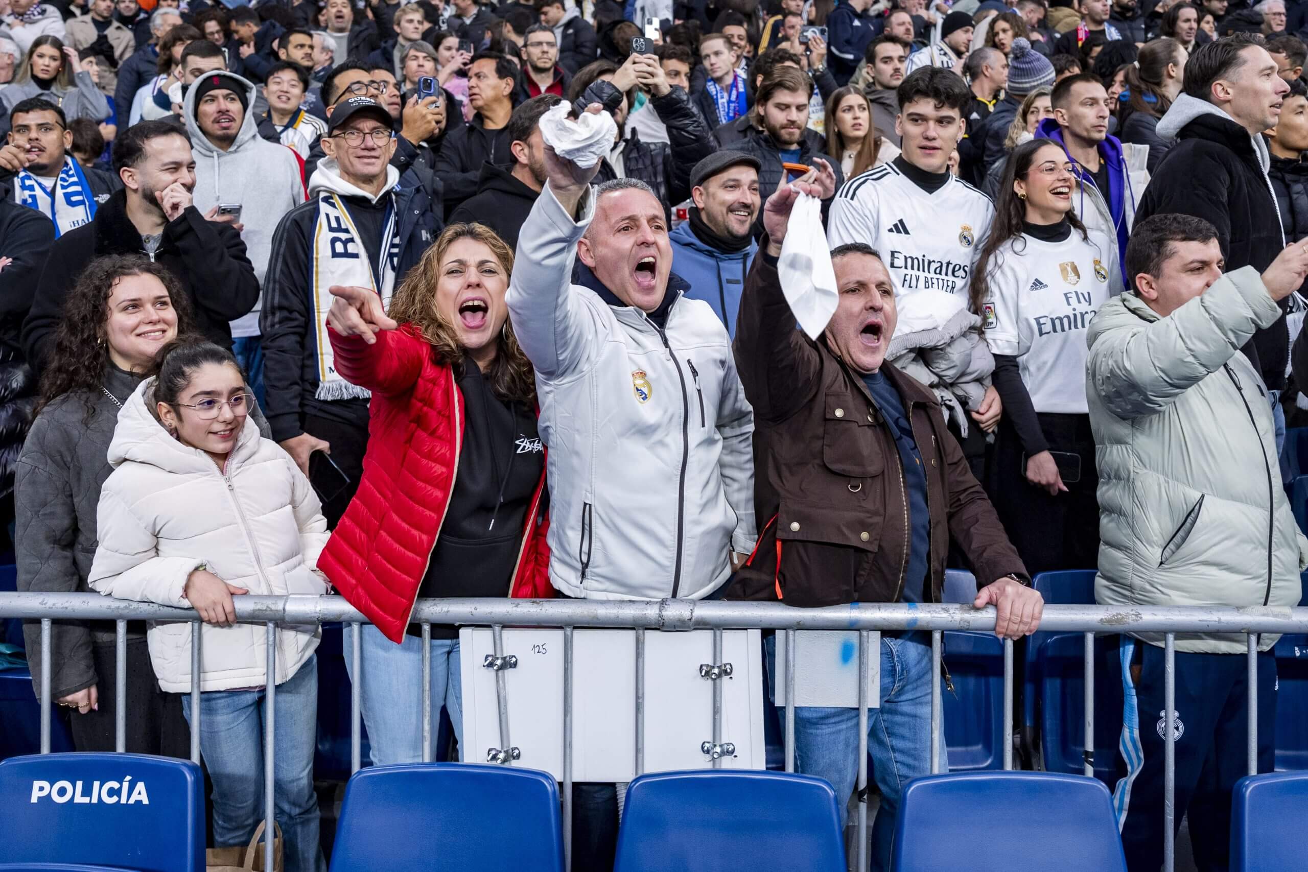 Aficionados del Madrid en un partido en casa contra el Levante el 17 de enero.