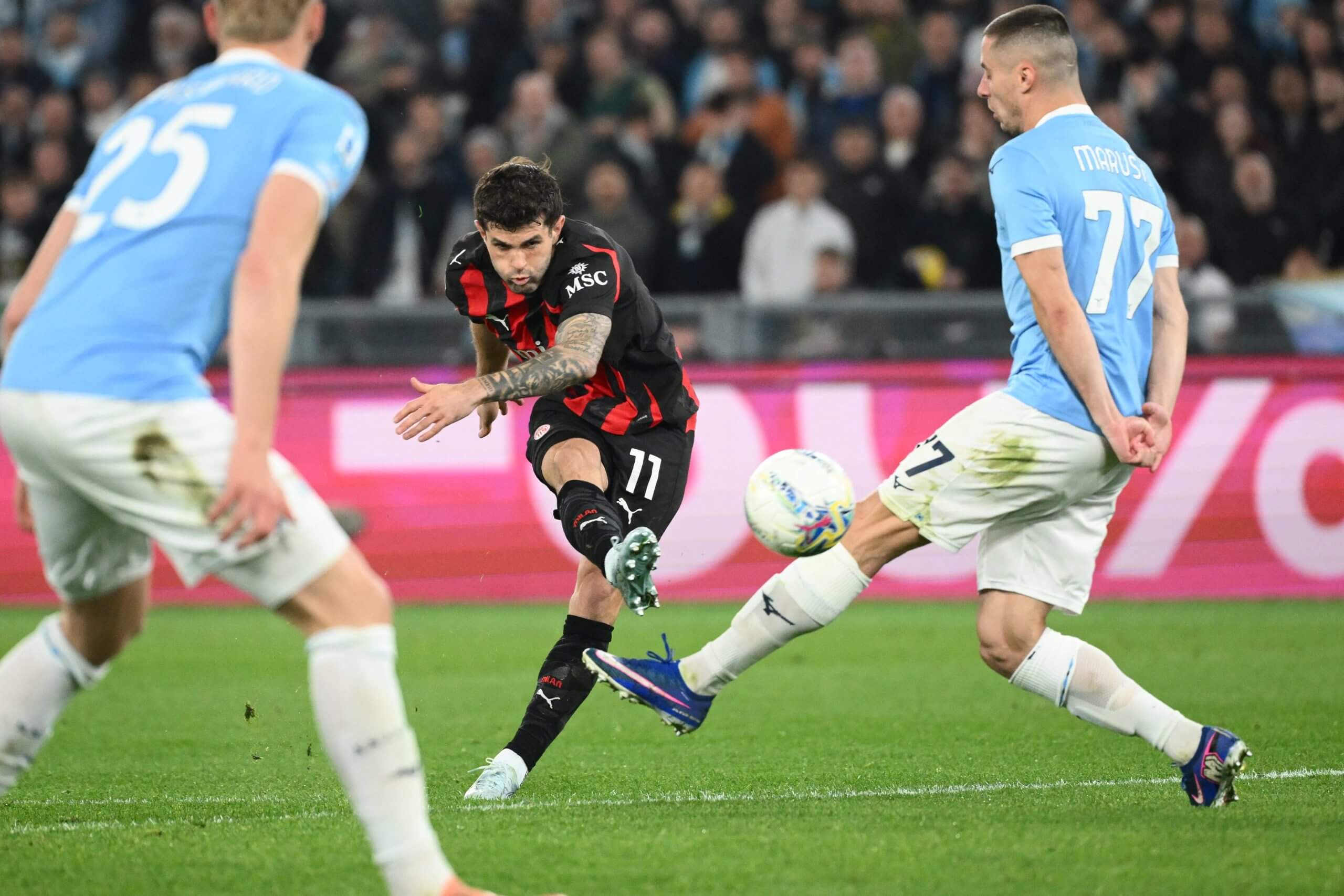 Christian Pulisic dispara contra la Lazio