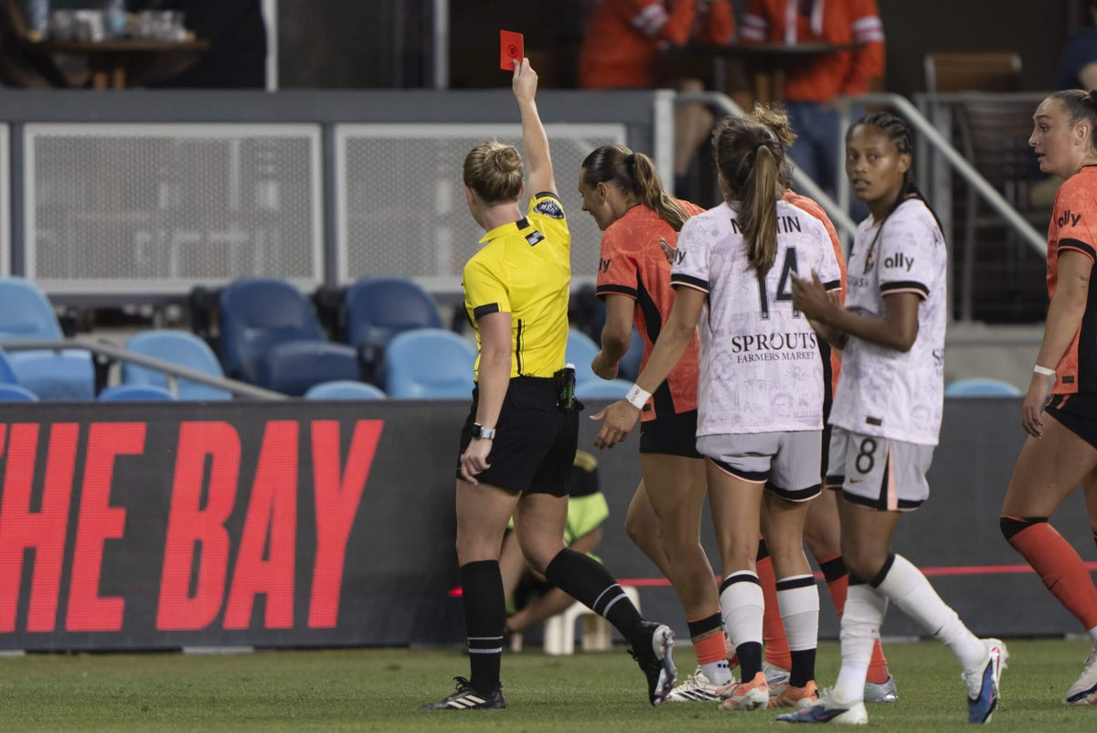 6 tarjetas rojas en los primeros 16 partidos de la temporada de la NWSL: "¿Estás bien, hermana?"