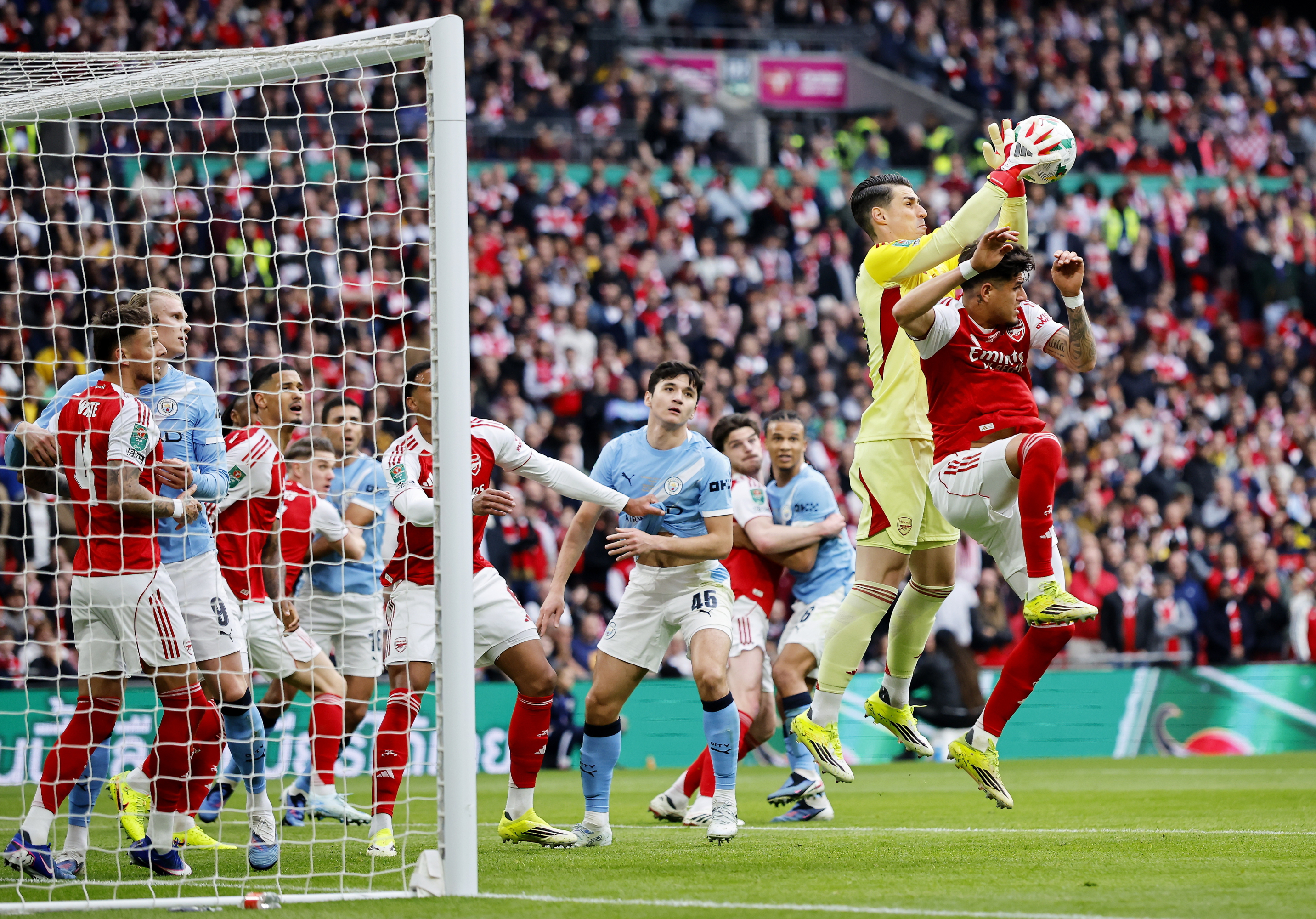 Arteta acusado de "gran error" con Kepa en la final de la Copa de la Liga mientras Mikel se defiende