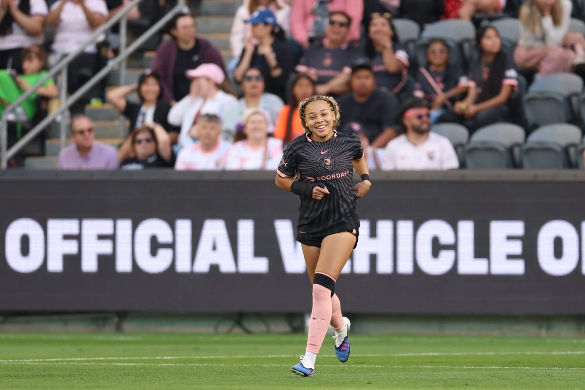 El defensa del City of Angels, Savi King, regresa 10 meses después de colapsar durante un ataque cardíaco