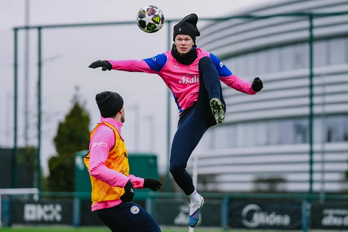 Erling Haaland se enfrentará al que podría ser su próximo equipo en una intrigante batalla por la Liga de Campeones.
