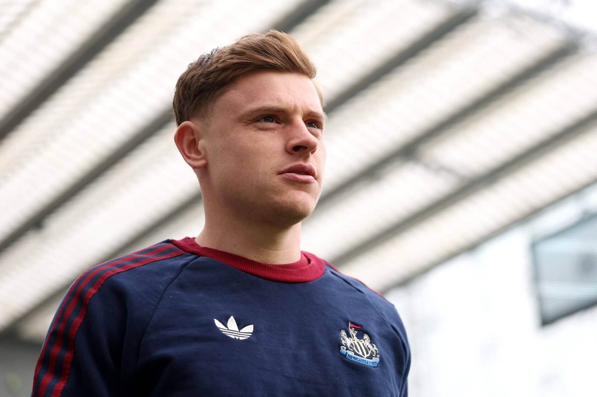 Harvey Barnes del Newcastle sustituirá al lesionado Eberechi Eze en la selección de Inglaterra.