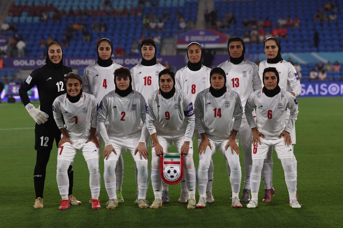 La televisión estatal calificó a la selección femenina de fútbol de Irán de "traidores en tiempos de guerra" tras el silencio del himno Colin Millar y Jacob Whitehead183