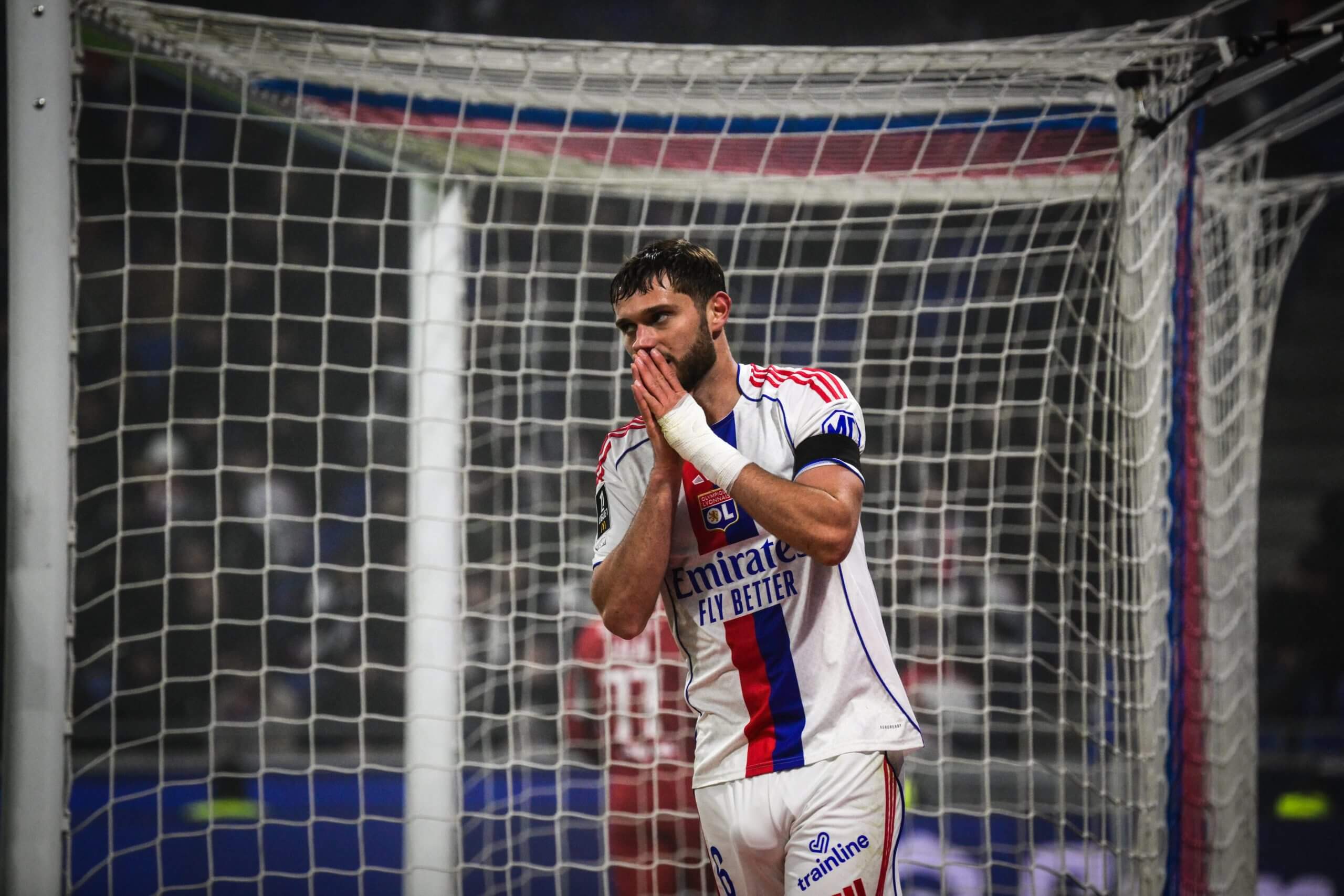 Tanner Tessmann encuentra una oportunidad perdida mientras jugaba en el Lyon