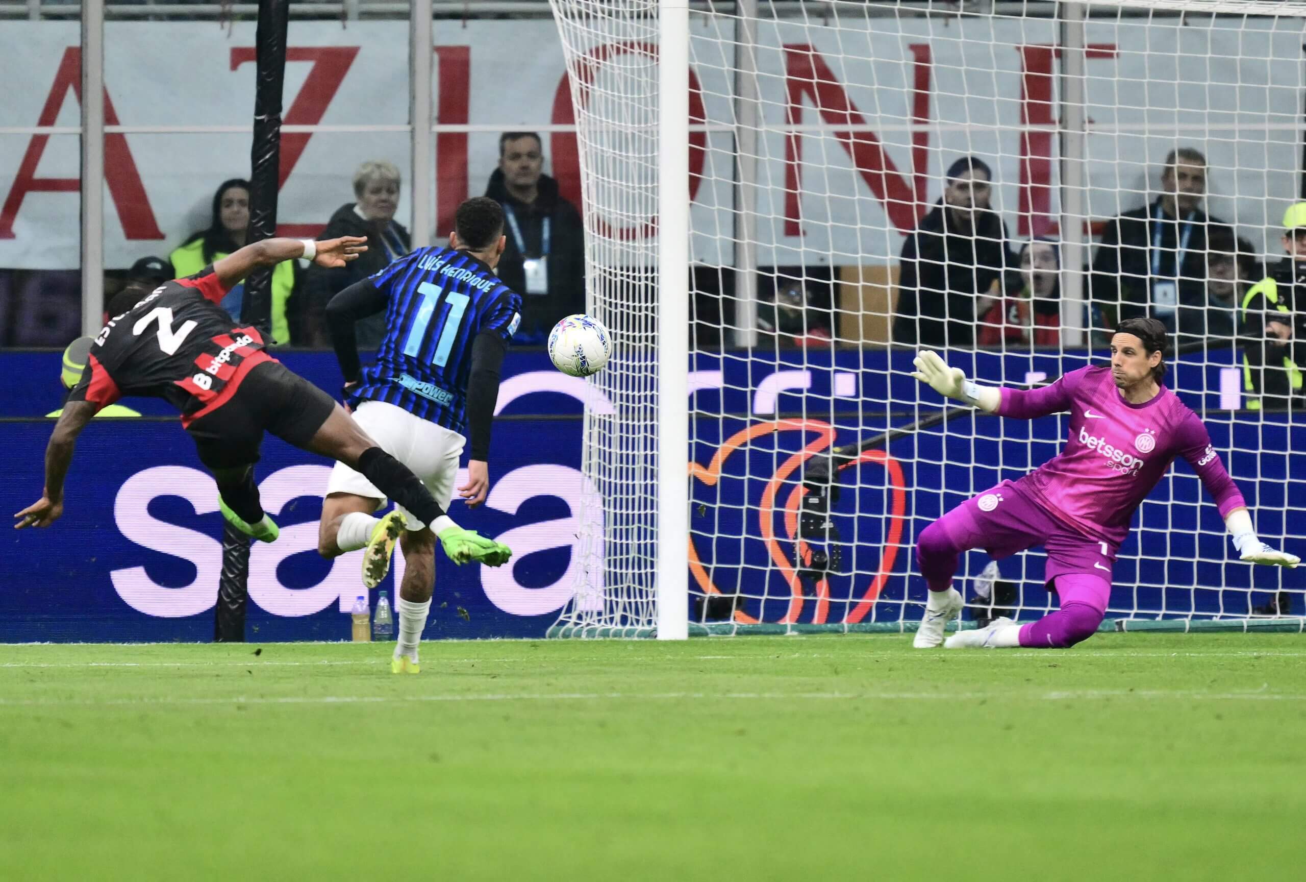 Sesión informativa de la Serie A: La carrera por el título ha vuelto de repente: ¿podrán Allegri y Milán desafiar las probabilidades? Completar el doblete sobre sus rivales de la ciudad por primera vez desde 2011 significa que el Milan redujo la ventaja del Inter a siete puntos, James Horncastle5.