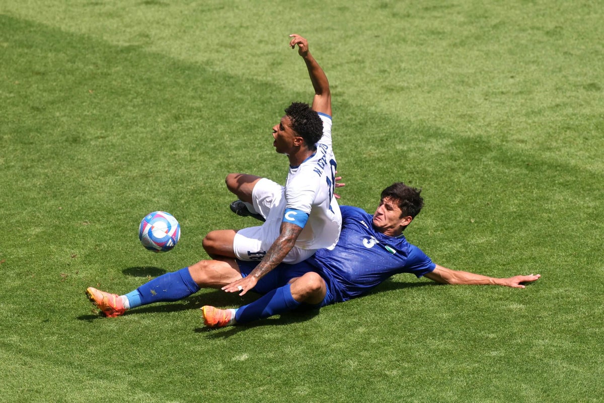 Abdukodir Khusanov es la versión uzbeka de Cristiano Ronaldo. Sus esperanzas mundialistas dependen de Tim Spears2