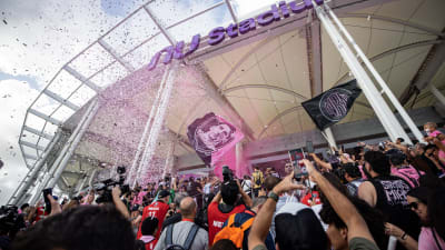 Aficionados sobre el transporte público al Nu Stadium: "¡No es difícil!"