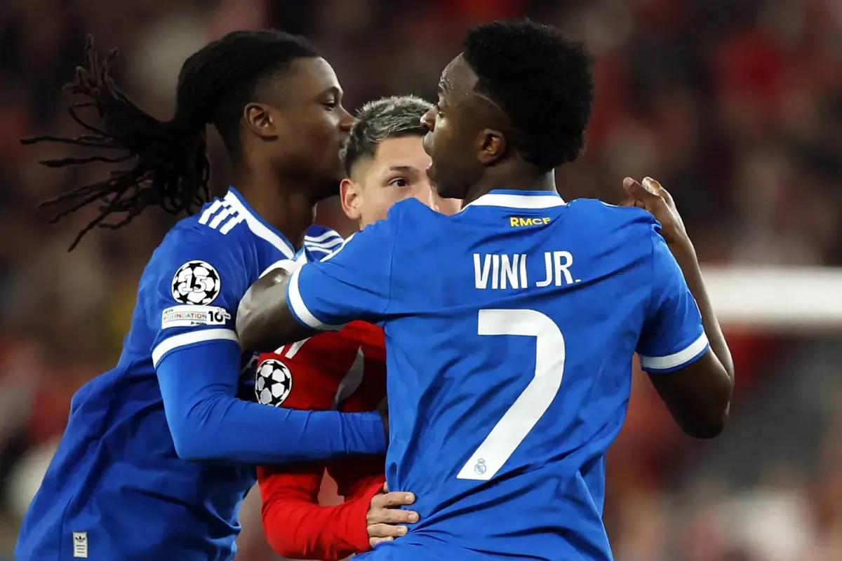 De héroes a objetivos: la afición estalla contra Camavinga y Vinícius