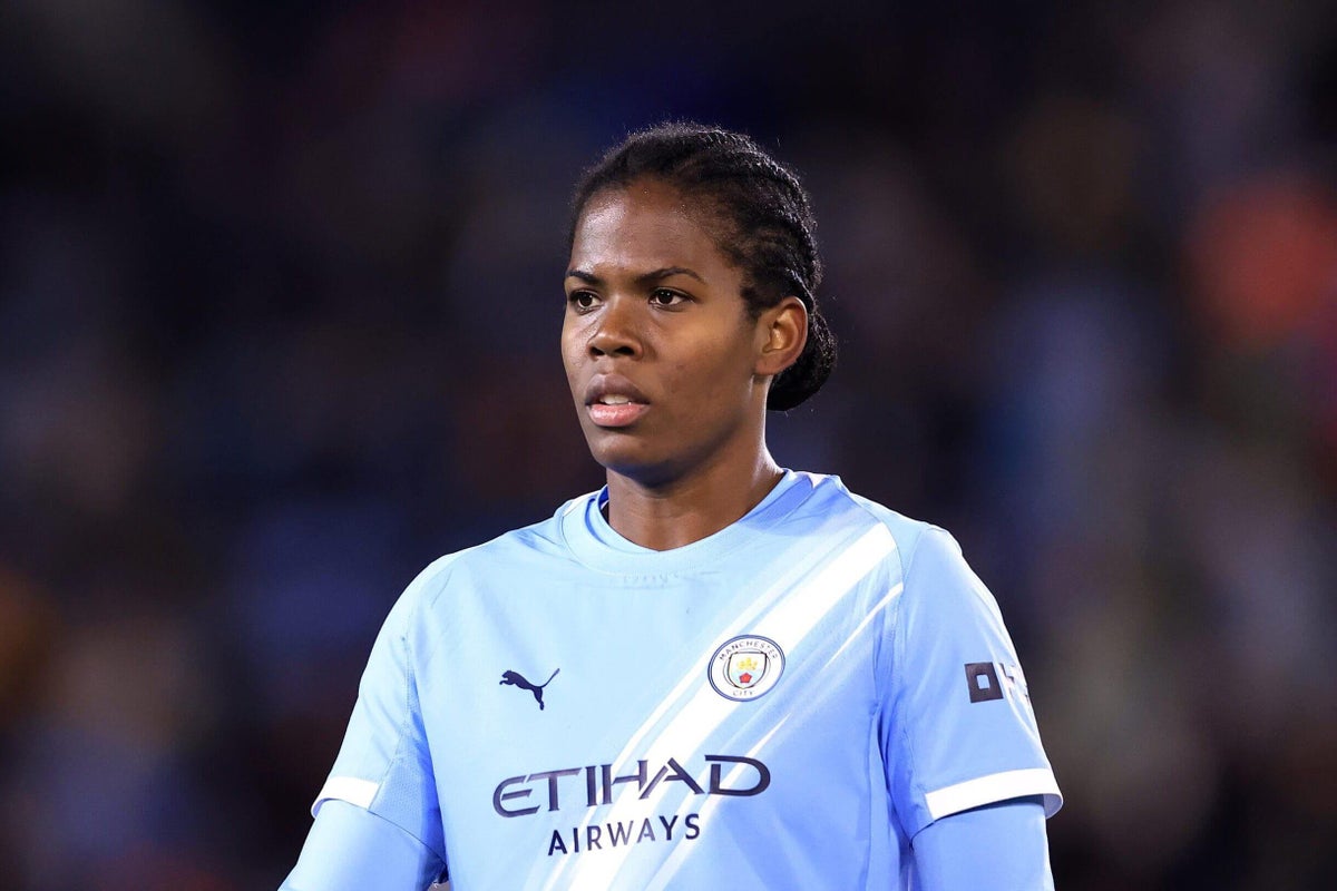 El Chelsea ofrece un contrato de £ 1 millón al año a Khadijah Shaw, la permanencia en el Manchester City sigue siendo el delantero preferido