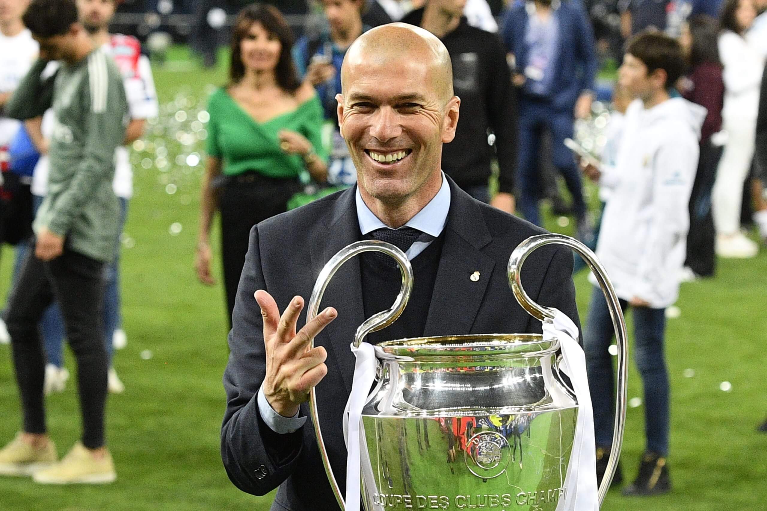 Zidane con el trofeo de la Champions