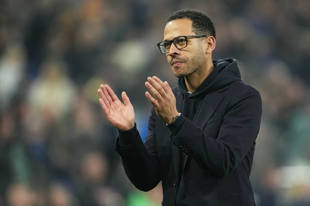 La era de Liam Rosenior termina en caos cuando el técnico del Chelsea fue despedido después de la humillación y la racha sin victorias de Brighton