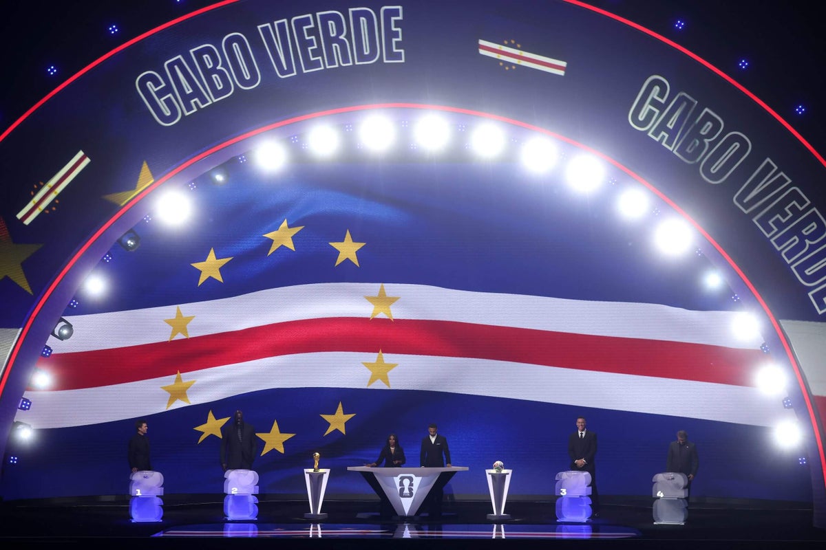 Los pececillos de Cabo Verde hacen su debut en la Copa del Mundo con coloridas camisetas nuevasPaul Tenorio4