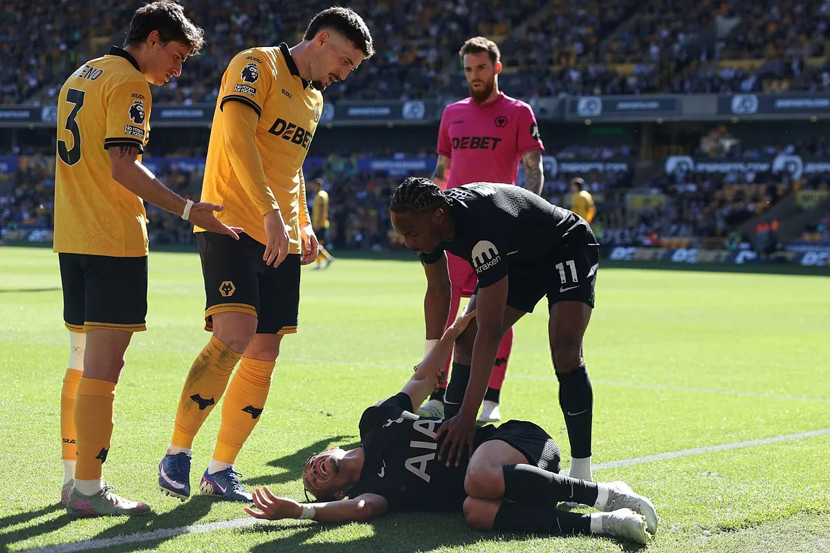 Xavi Simons expresa su preocupación porque una lesión en la rodilla podría dejarlo fuera del Mundial