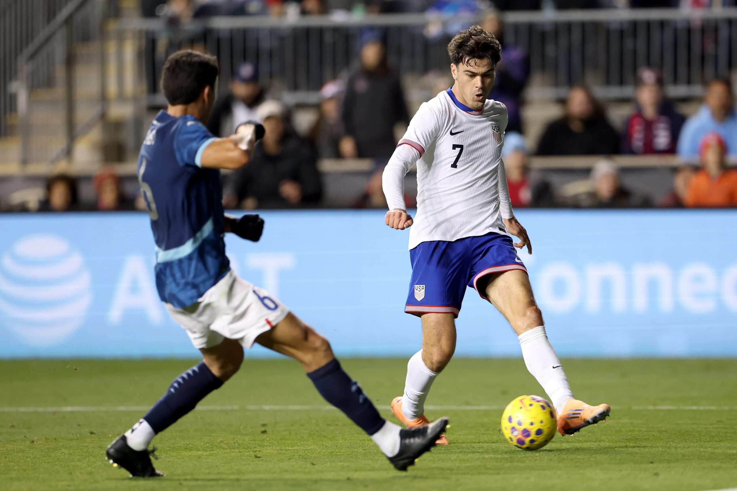 Gio Reyna cruza contra Paraguay