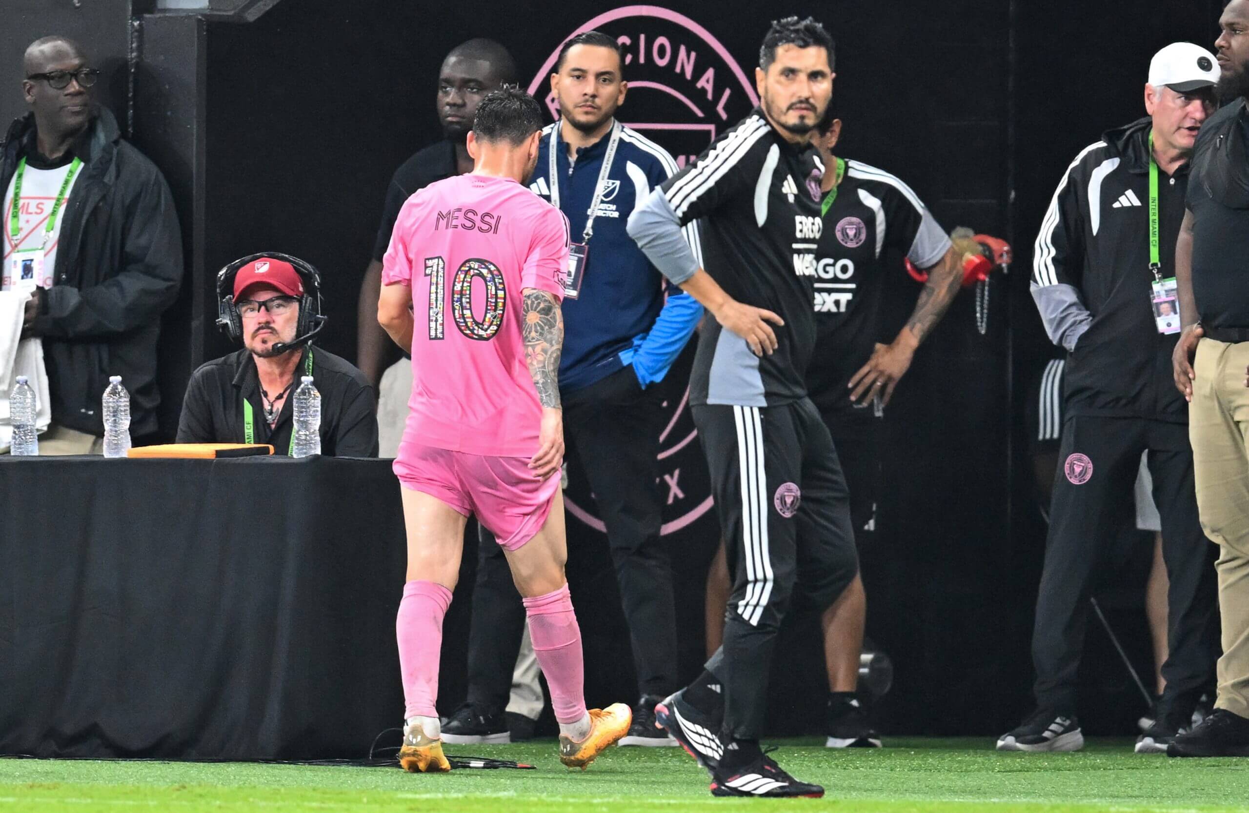 Lionel Messi abandona el partido del Inter Miami contra Philadelphia