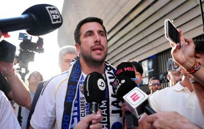 Entrevista a Enrique Riquelme sobre su Real Madrid: “Ya están pactados un nuevo entrenador y dos fichajes”