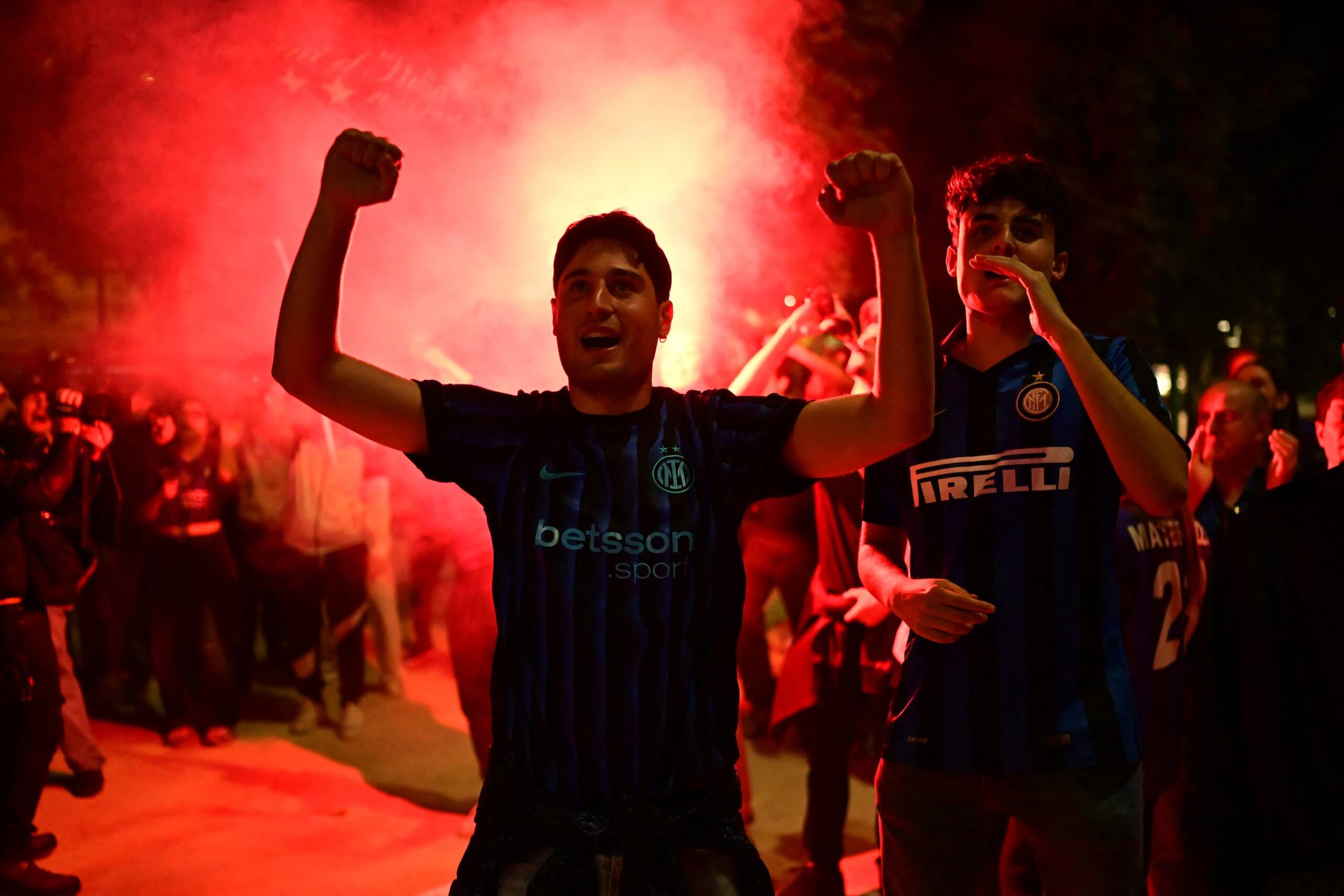 El Inter gana el título de la Serie A: el equipo italiano de la década recupera el Scudetto después del dolor de 2025. El Inter aún podría ganar el doblete nacional italiano esta temporada cuando se enfrente a la Lazio en la final de la Coppa Italia el 13 de mayo. James Horncastle y Colin Millar5