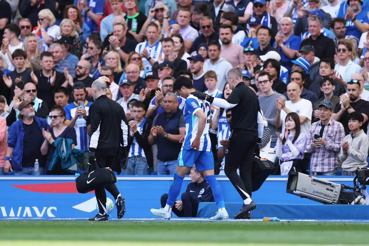 El japonés Kaoru Mitoma se someterá a exploraciones por una lesión en el tendón de la corva sufrida durante la victoria de Brighton & Hove Albion. Andy Naylor2