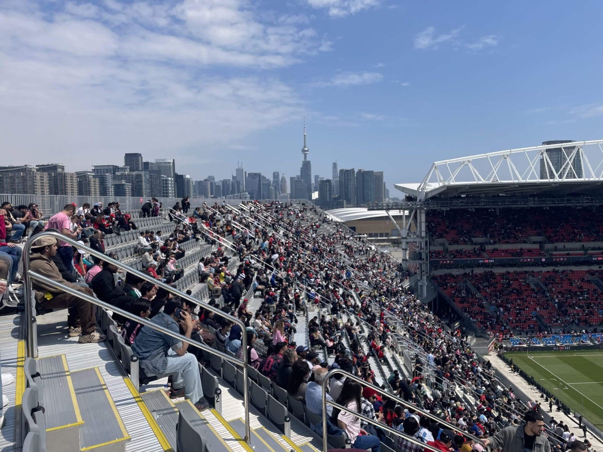 “Puedes sentirte temblar”: viendo el partido desde las nuevas gradas temporales del Campeonato Mundial en TorontoJoshua Klock19