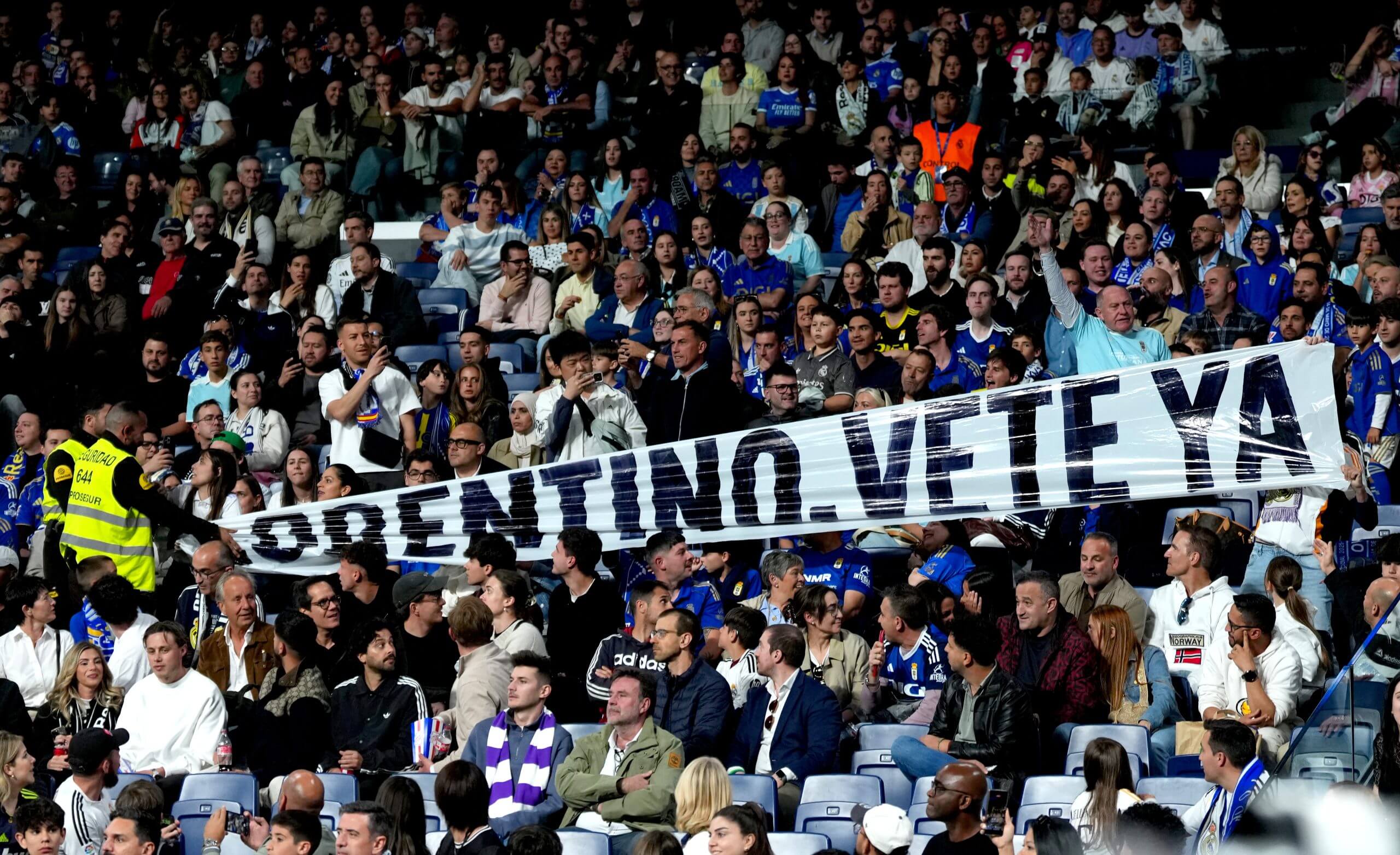 Retiraron del Bernabéu dos pancartas criticando a Florentino Pérez, Mbappé y Vinicius Jr fueron abucheados en la victoria sobre el Real Madrid