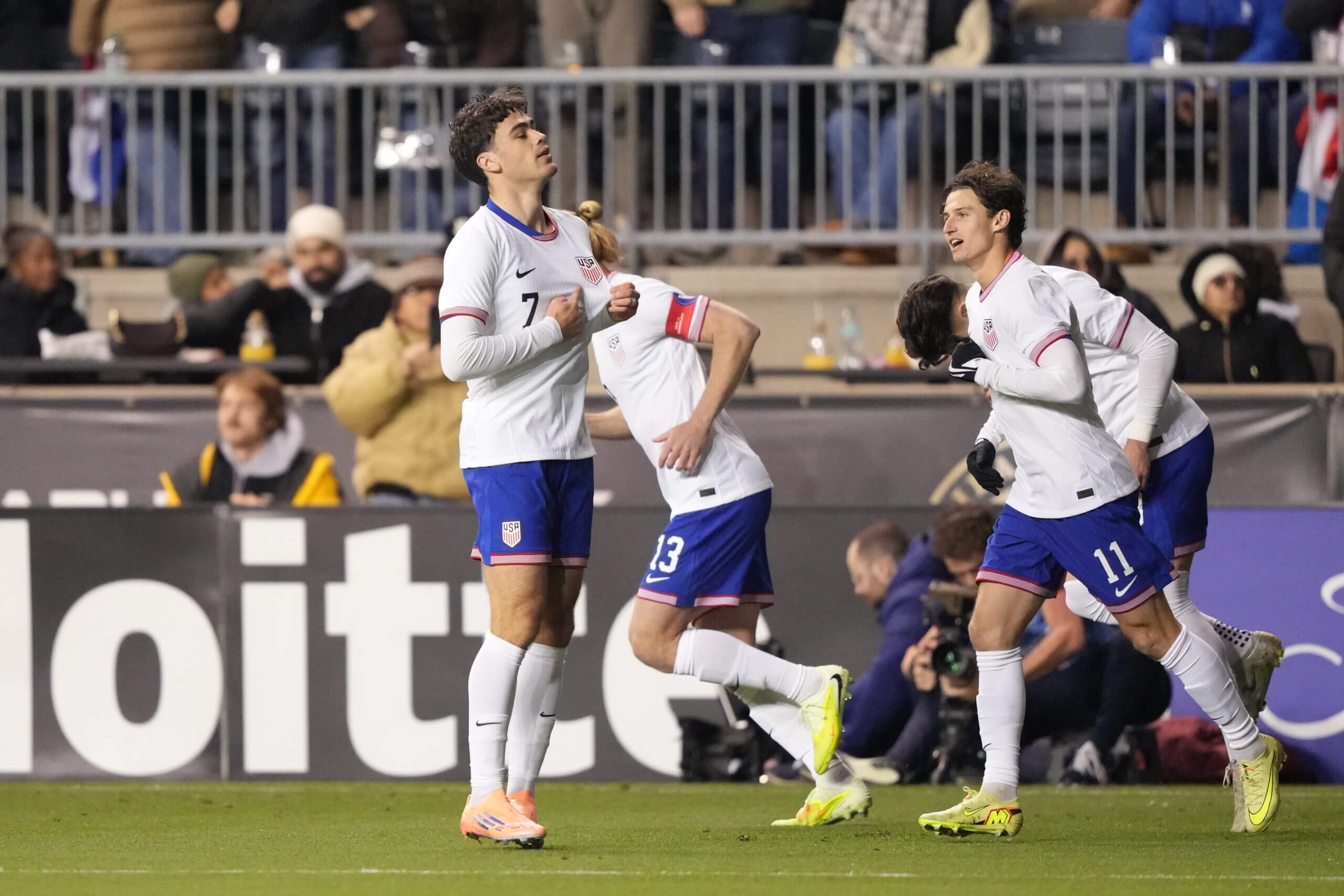 Gio Reyna celebra gol de Estados Unidos ante Paraguay