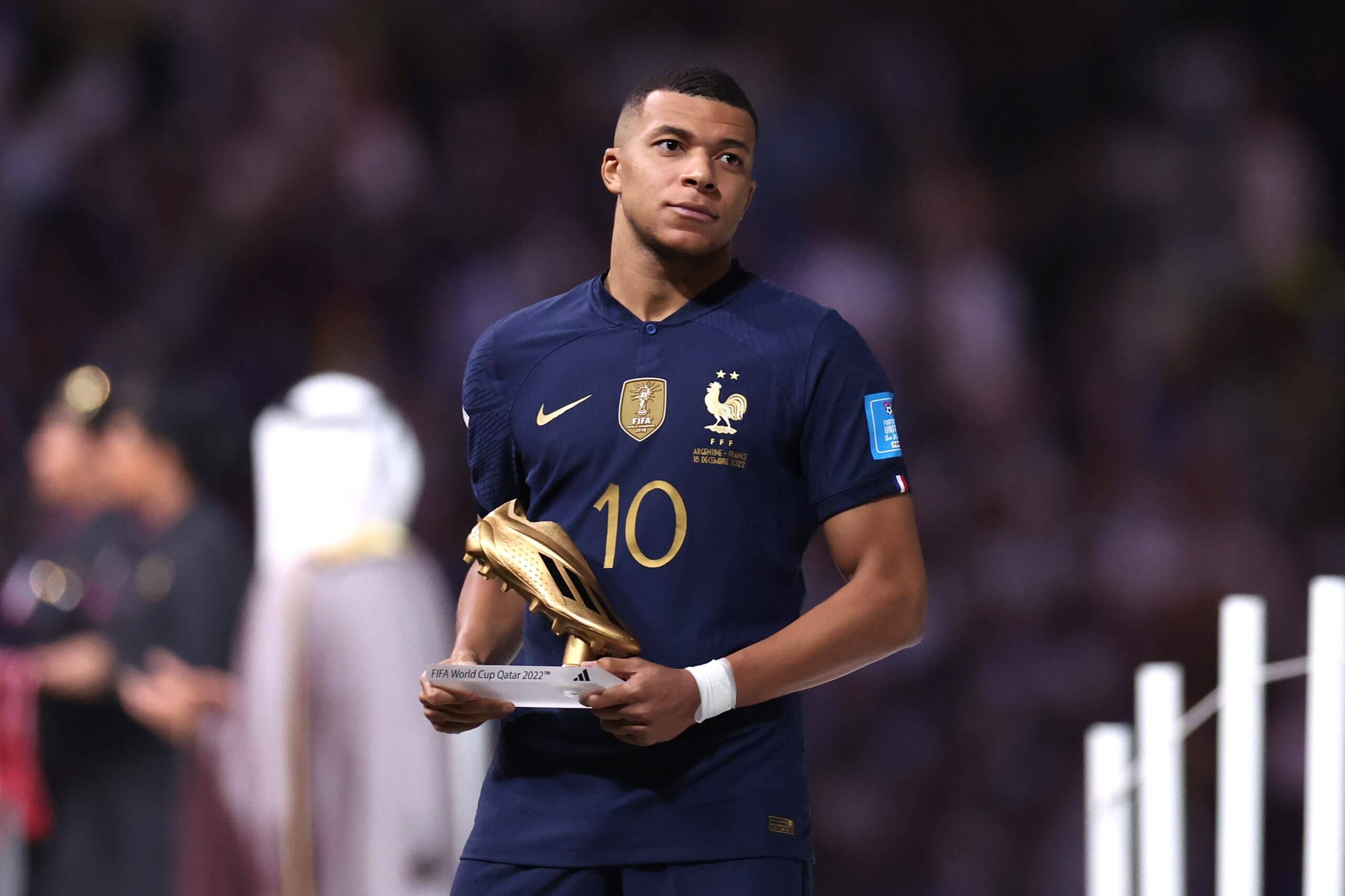 Kylian Mbappé con la bota de oro en el Mundial 2022