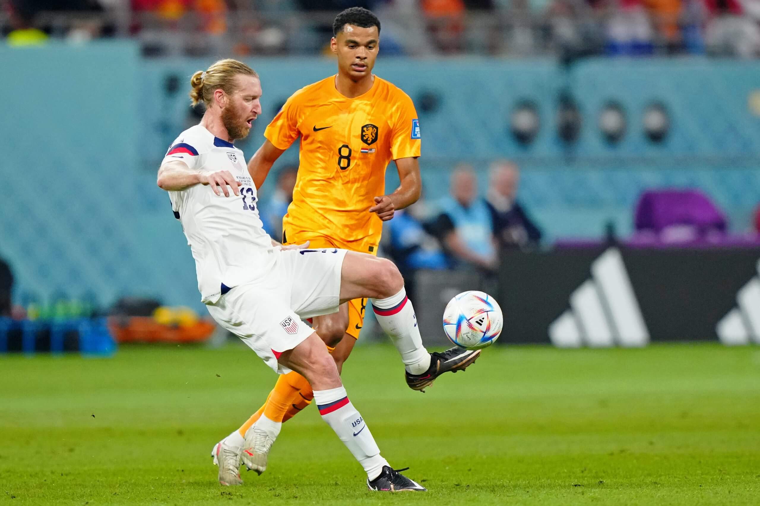 Tim Ream defends Cody Gakpo at the 2022 World Cup