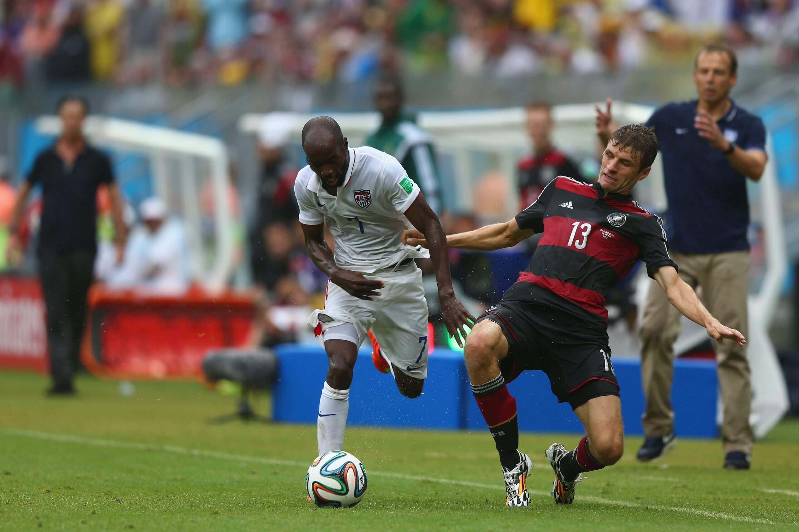 DaMarcus Beasley dribbles by Thomas Muller at the 2014 World Cup