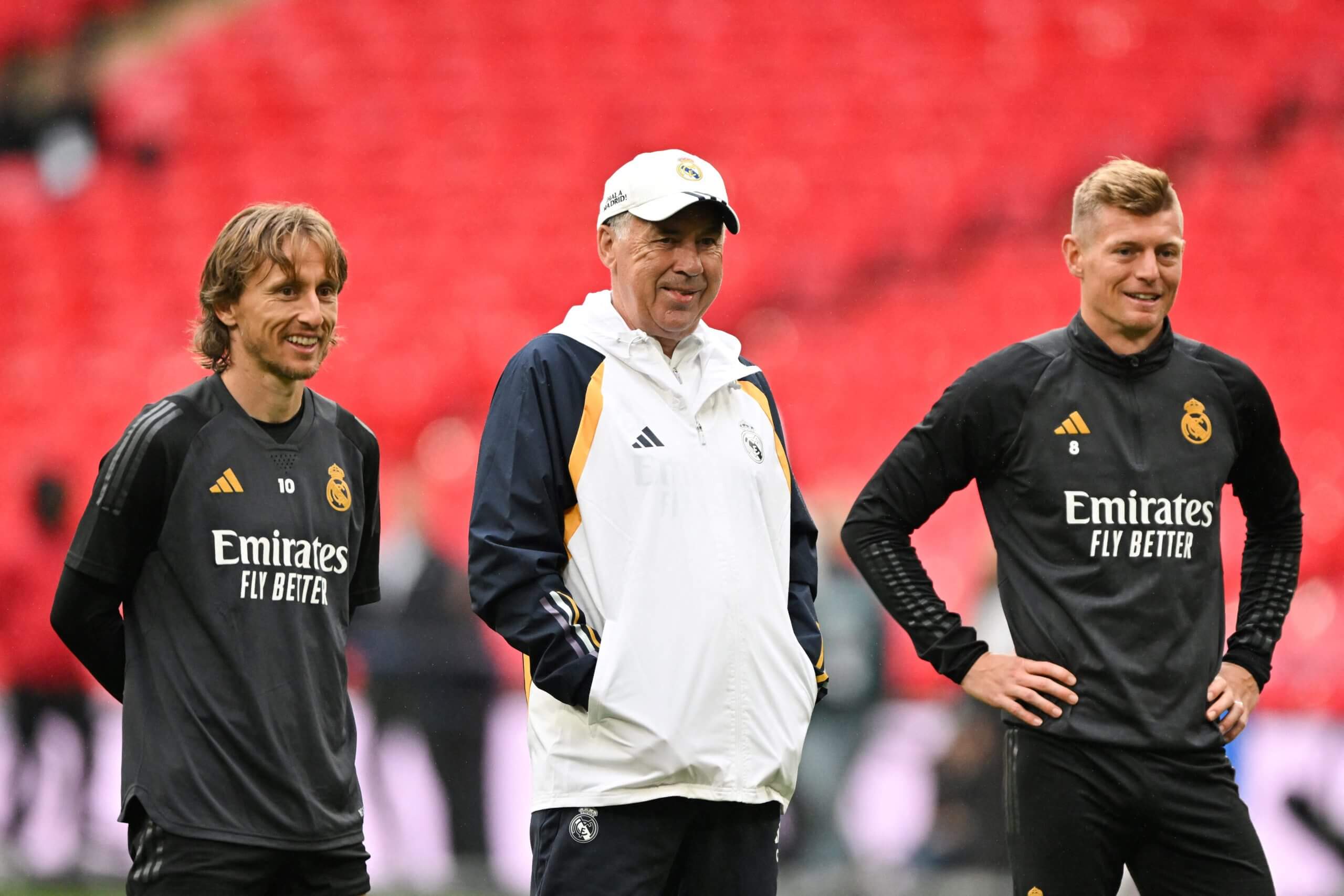 Modric, Carlo Ancelotti y Kroos fotografiados antes de la final de la Liga de Campeones de 2024.