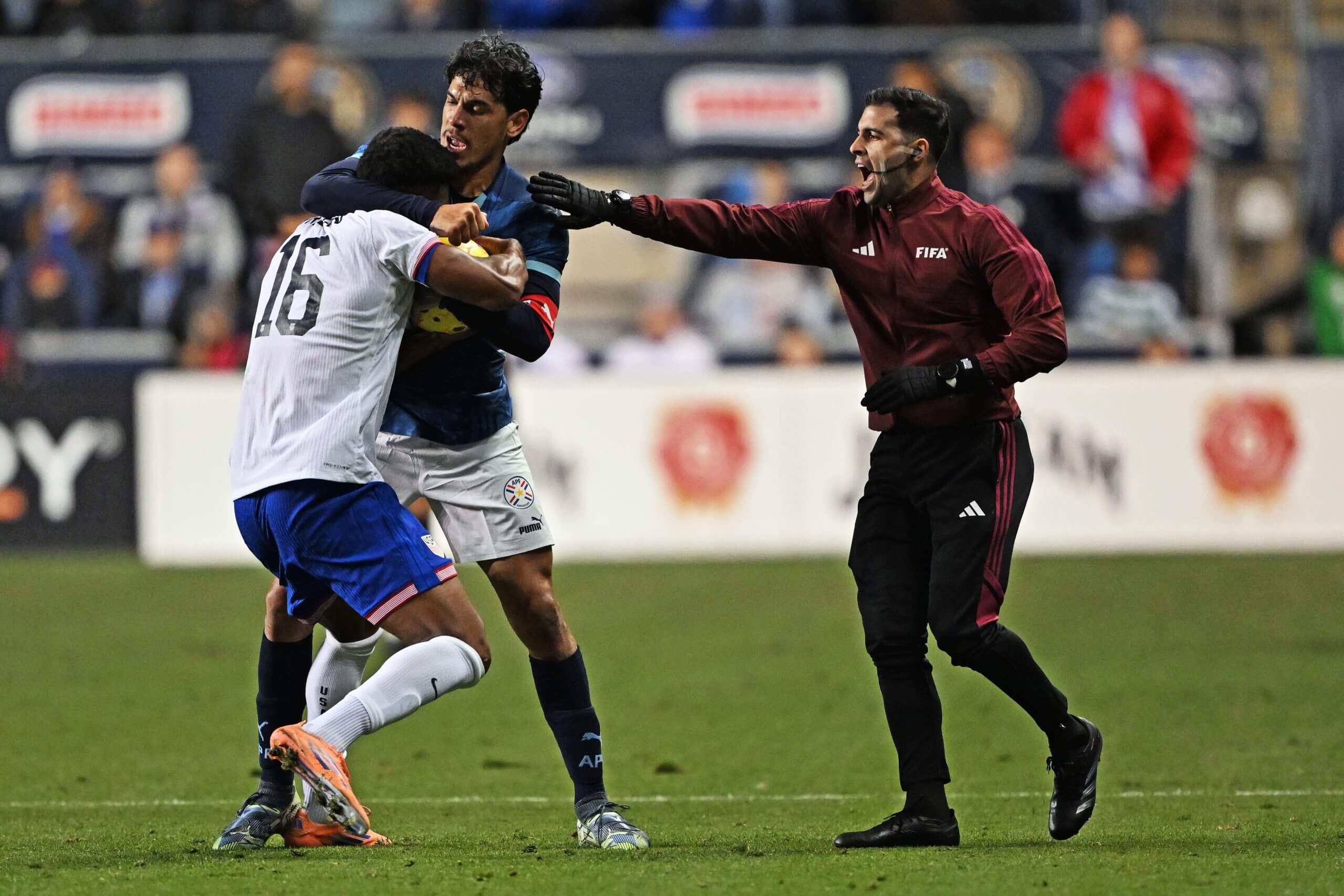 Alex Freeman and Gustavo Gomez fight in the USA's friendly vs Paraguay