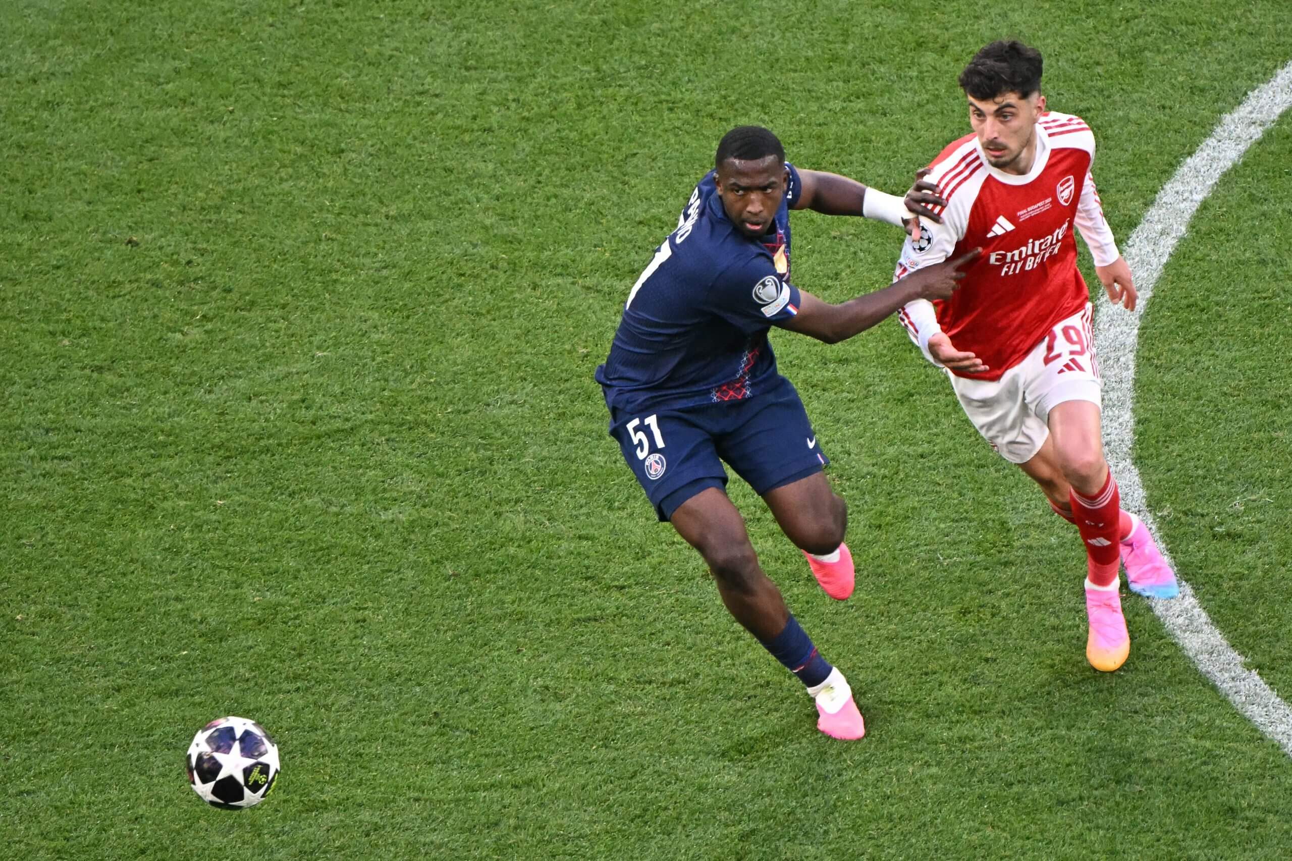 Willian Pacho holds off Kai Havertz in Budapest