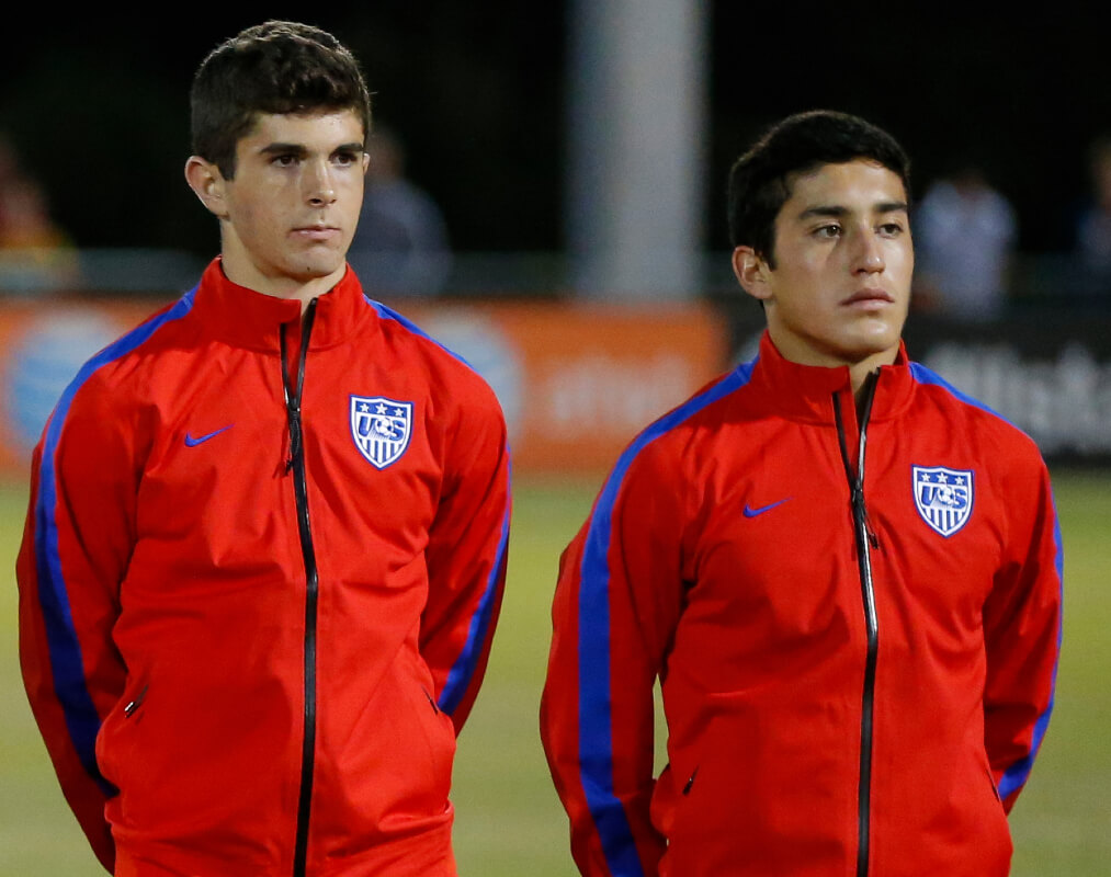 Christian Pulisic y Alejandro Zendejas en el partido de la selección USA U17.