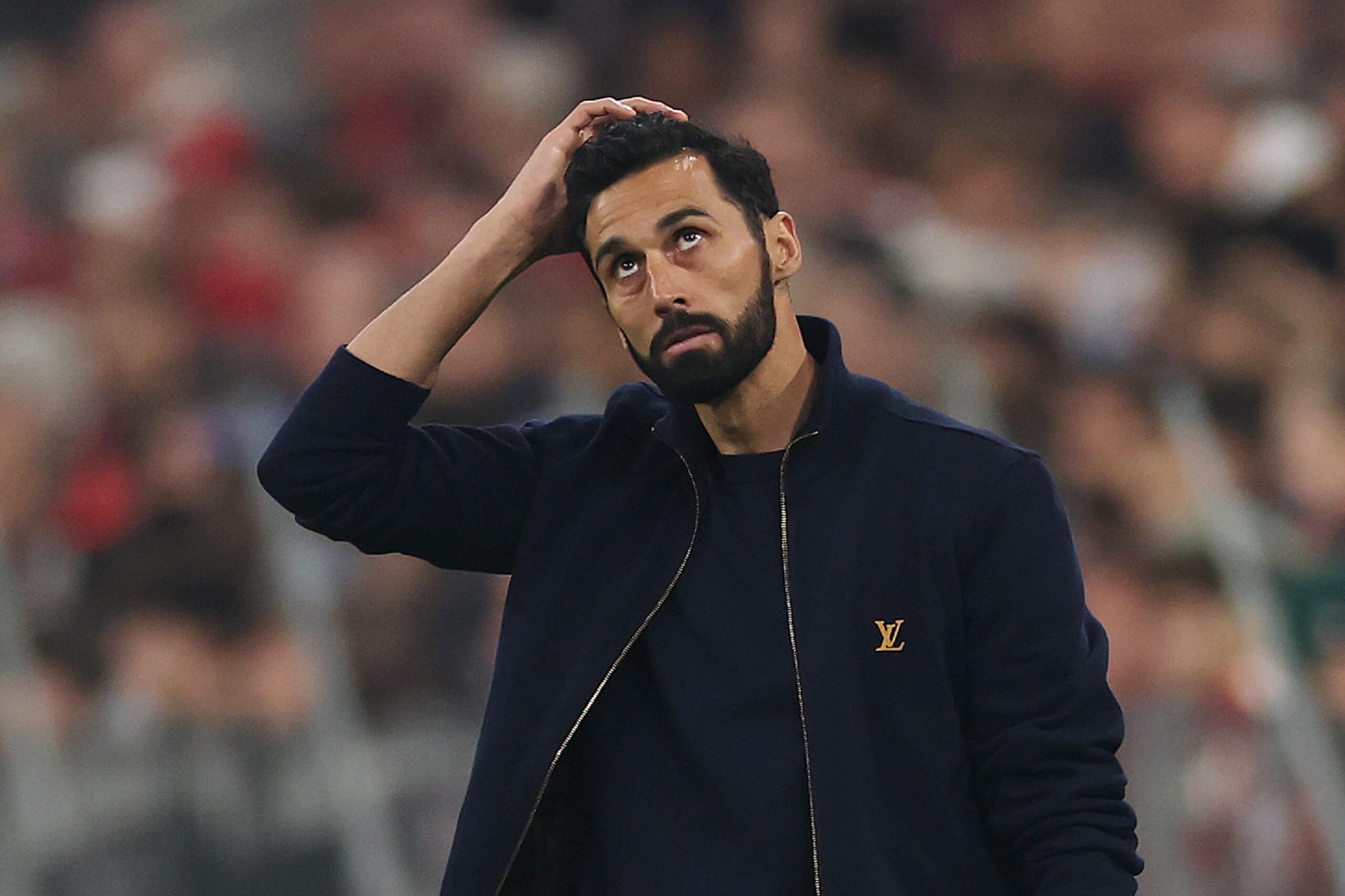 Álvaro Arbeloa mantiene la cabeza a un lado