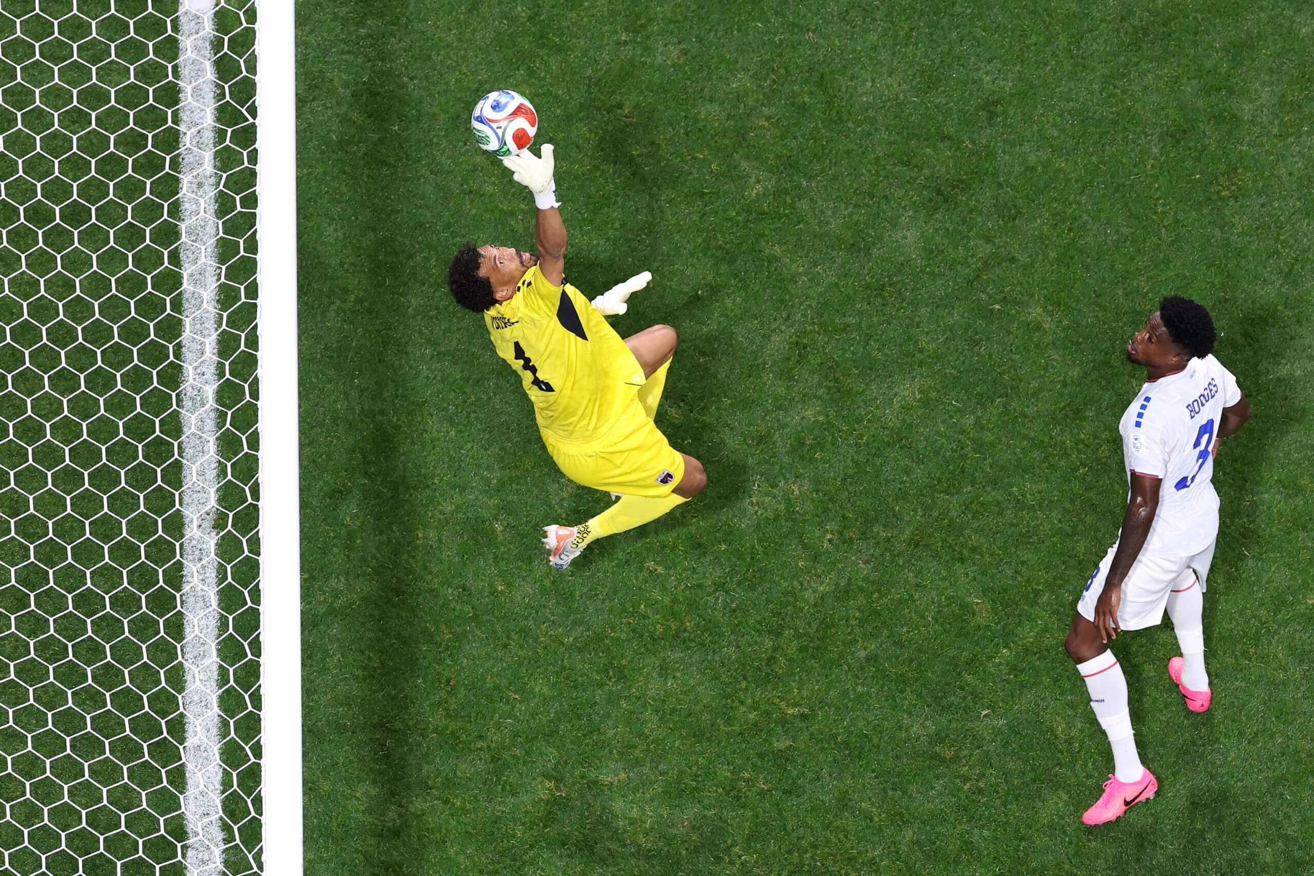 Dentro de la mente de un portero desvalido en el Mundial: "De repente te sientes invencible"
