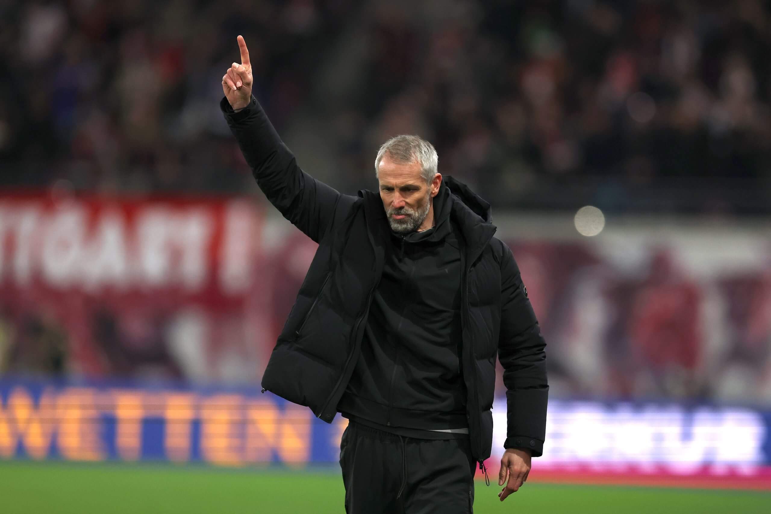 Marco Rose muestra el cielo durante su estancia en el RB Leipzig