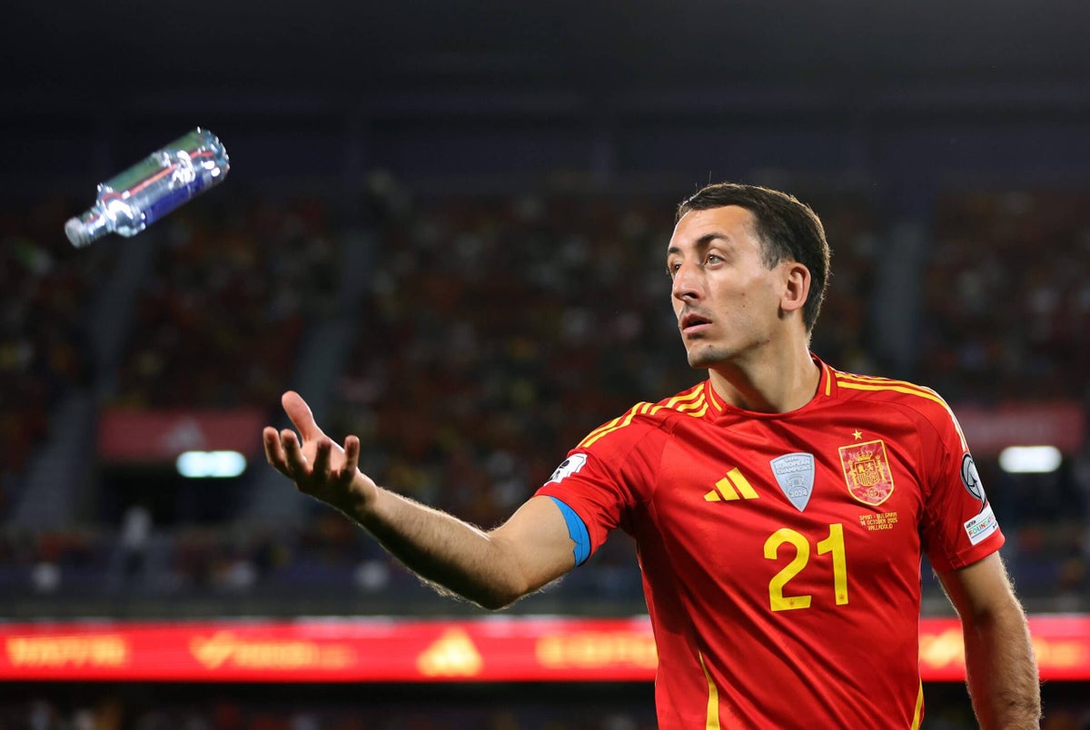 La FIFA abandona las botellas de agua y prohíbe a los aficionados llevarlas a los partidos del Mundial Adam Crafton y Matt Slater183