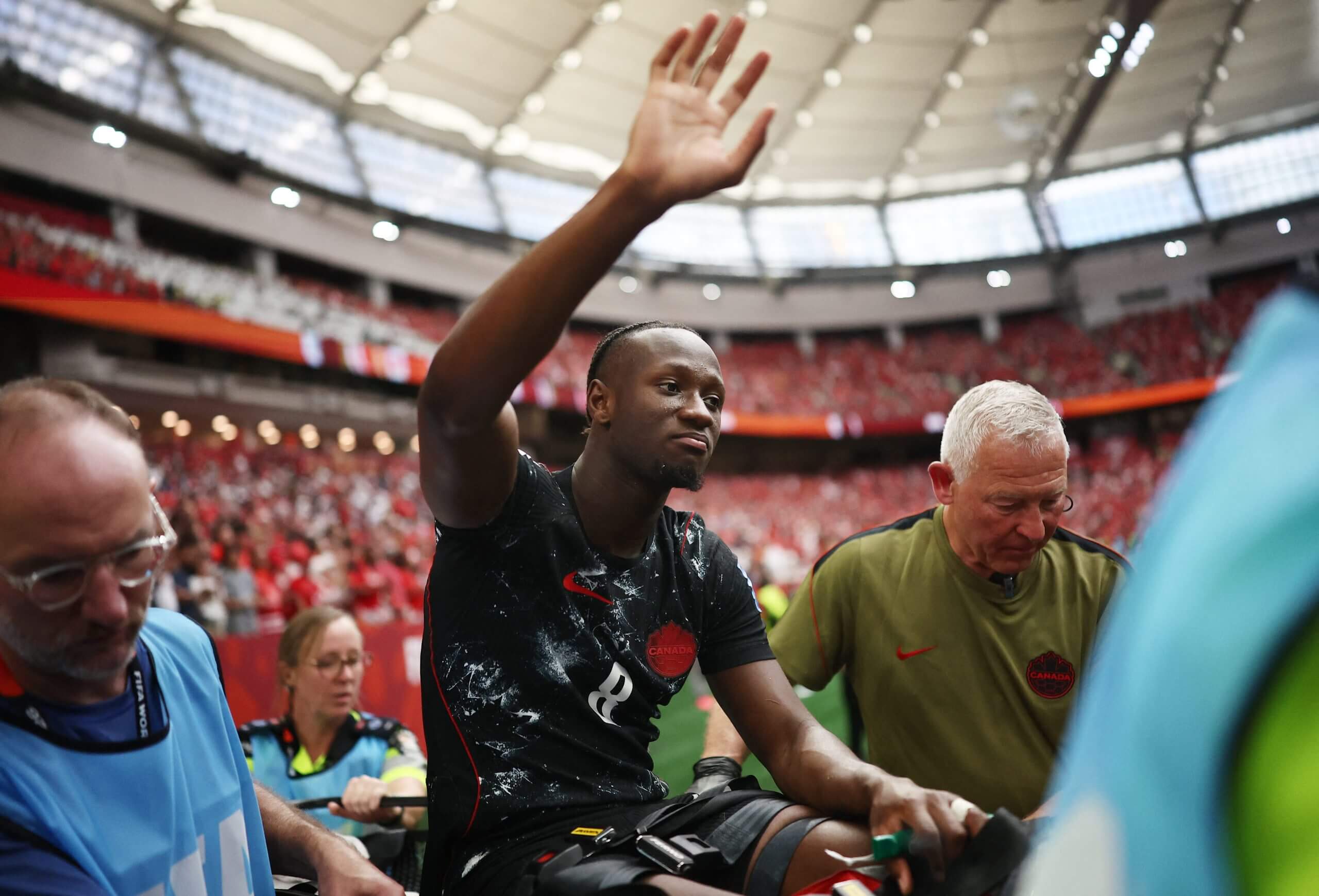 Kone saludando a la multitud del BC Place