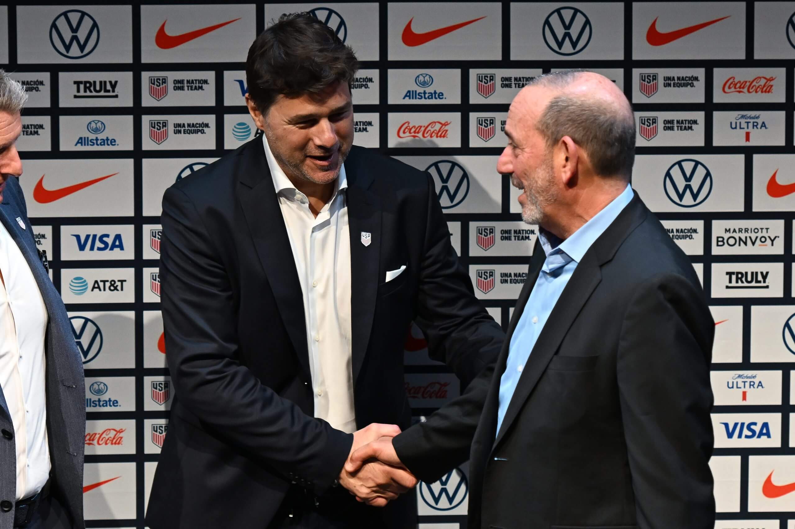 Mauricio Pochettino y el comisionado de la MLS, Don Garber