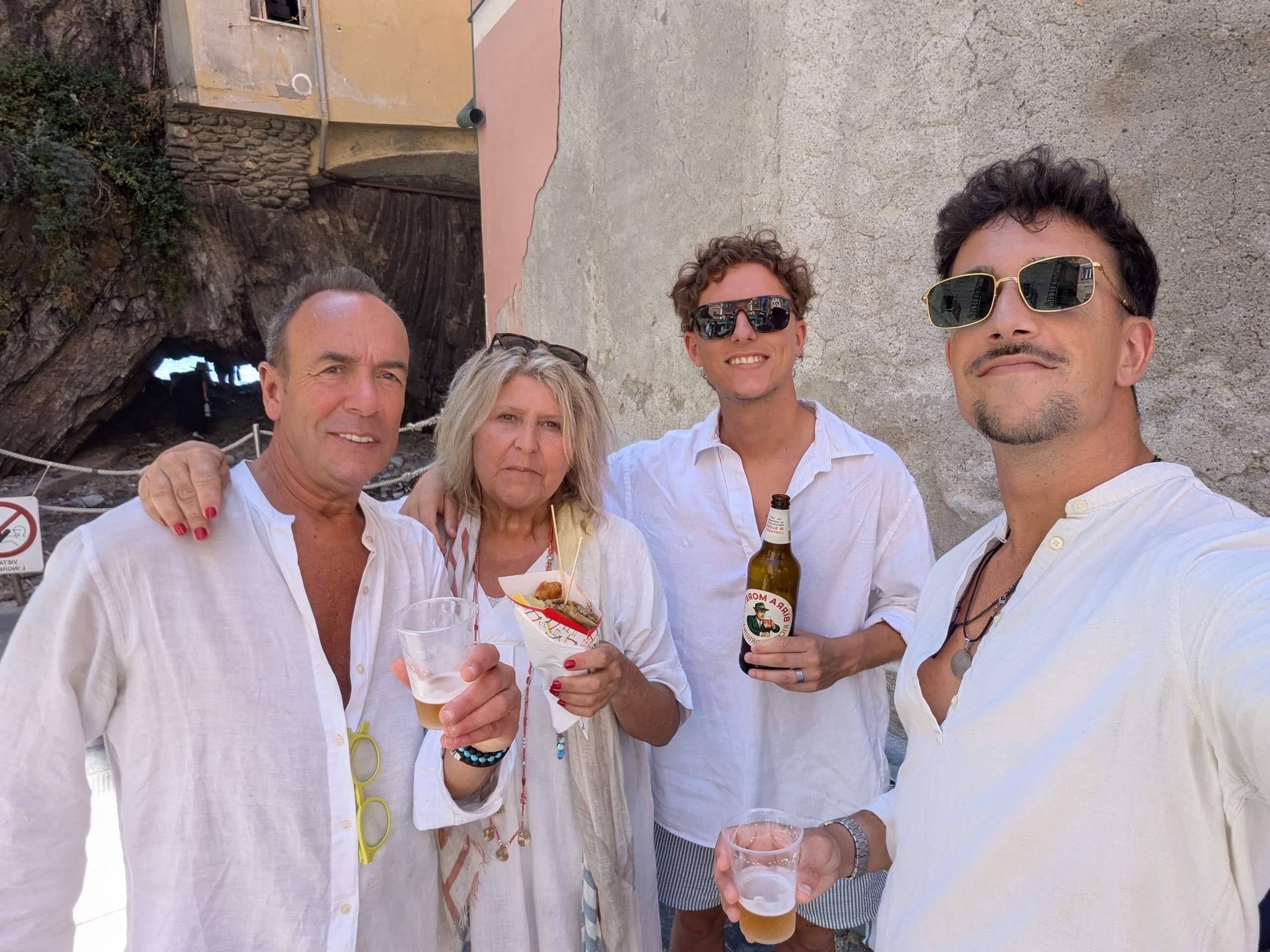 Foto de Luis Palmares, su esposa y dos hijos.