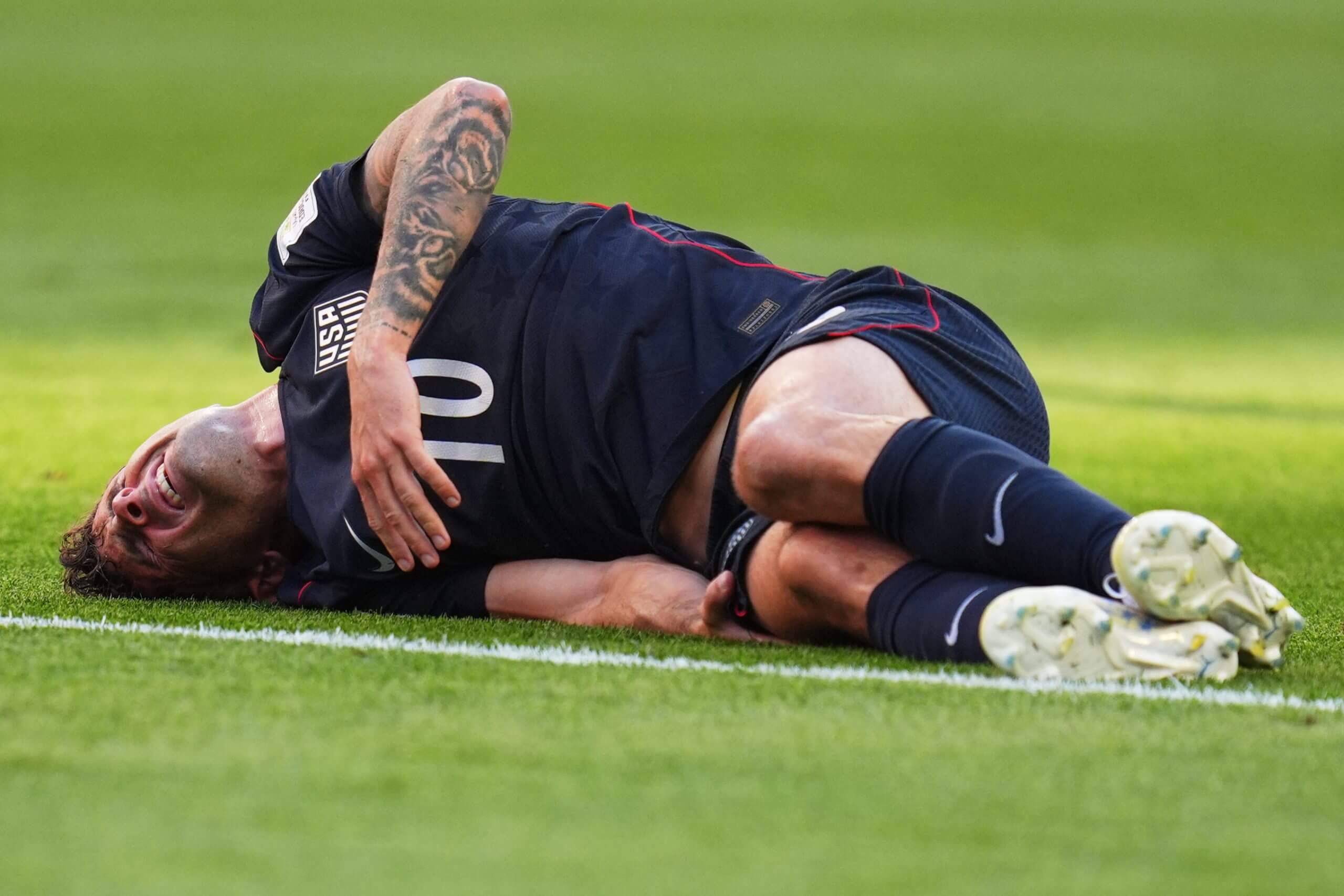 Christian Pulisic goes down with an injured ankle