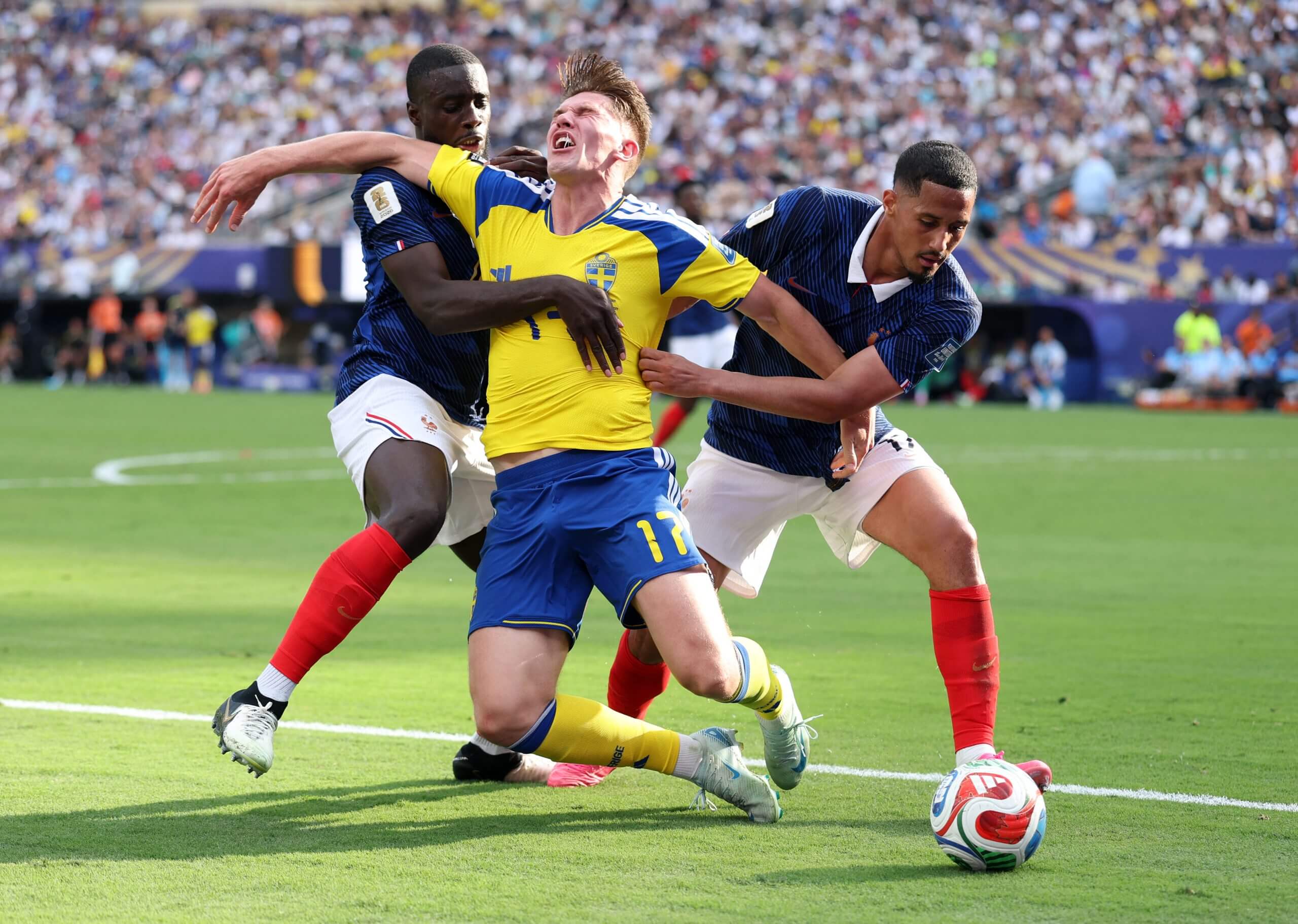 Viktor Gyokeres goes down under challenge from Dayot Upamecano and William Saliba